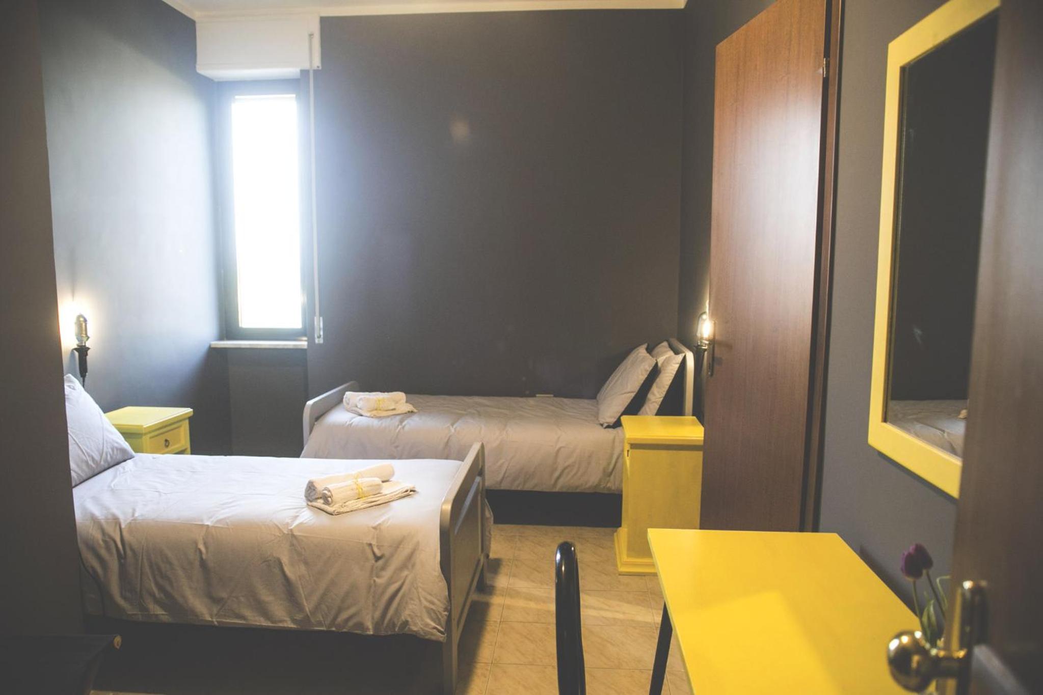 Twin Room with Private Bathroom photo 1