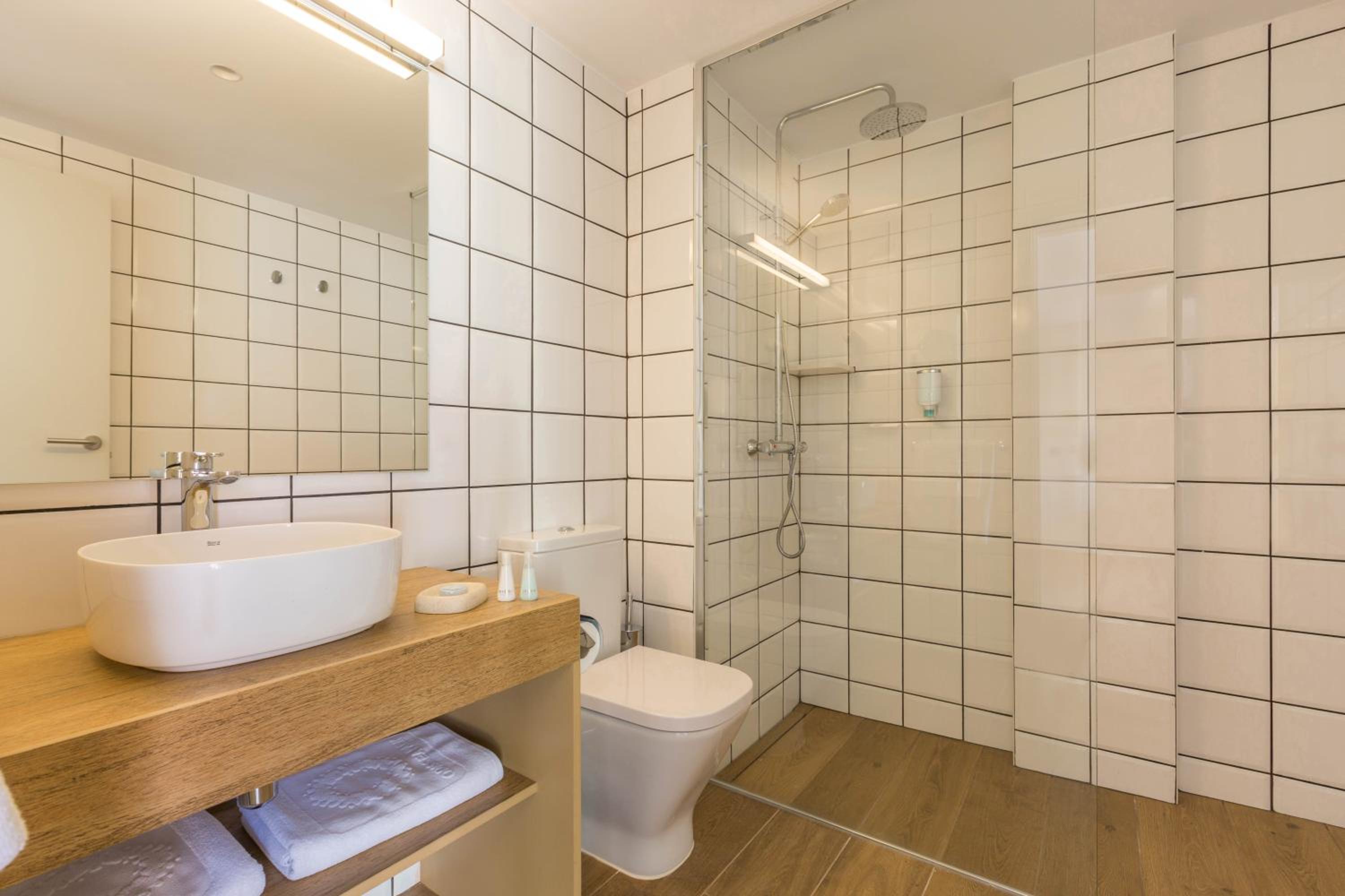 Double Room with Spa Bath photo 2