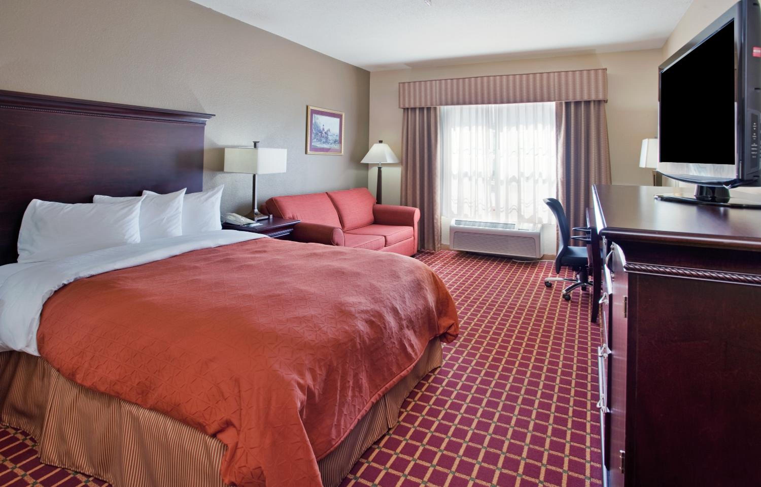 Queen Room with Roll-In Shower - Disability Access/Non-Smoking