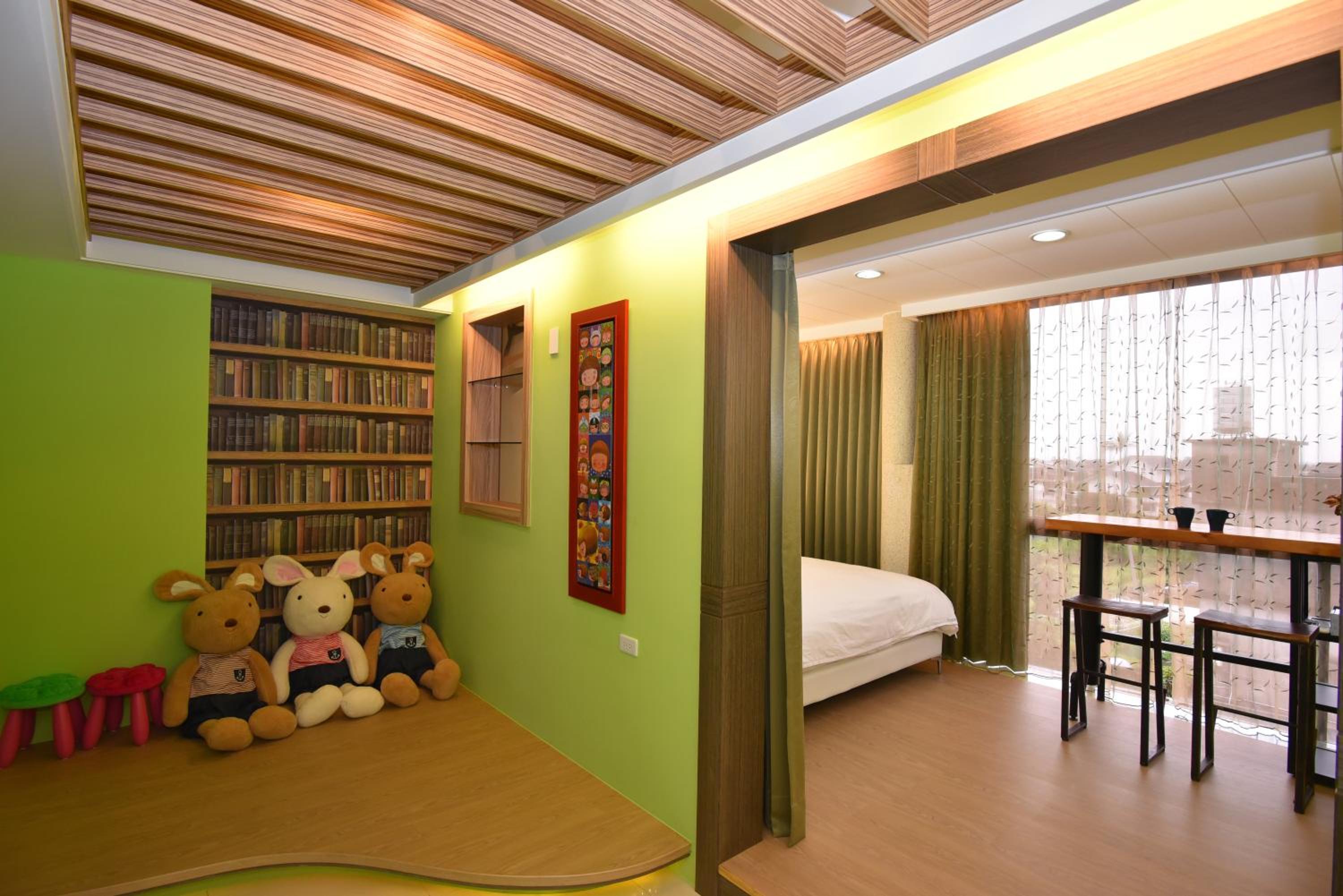 Family Room photo 3
