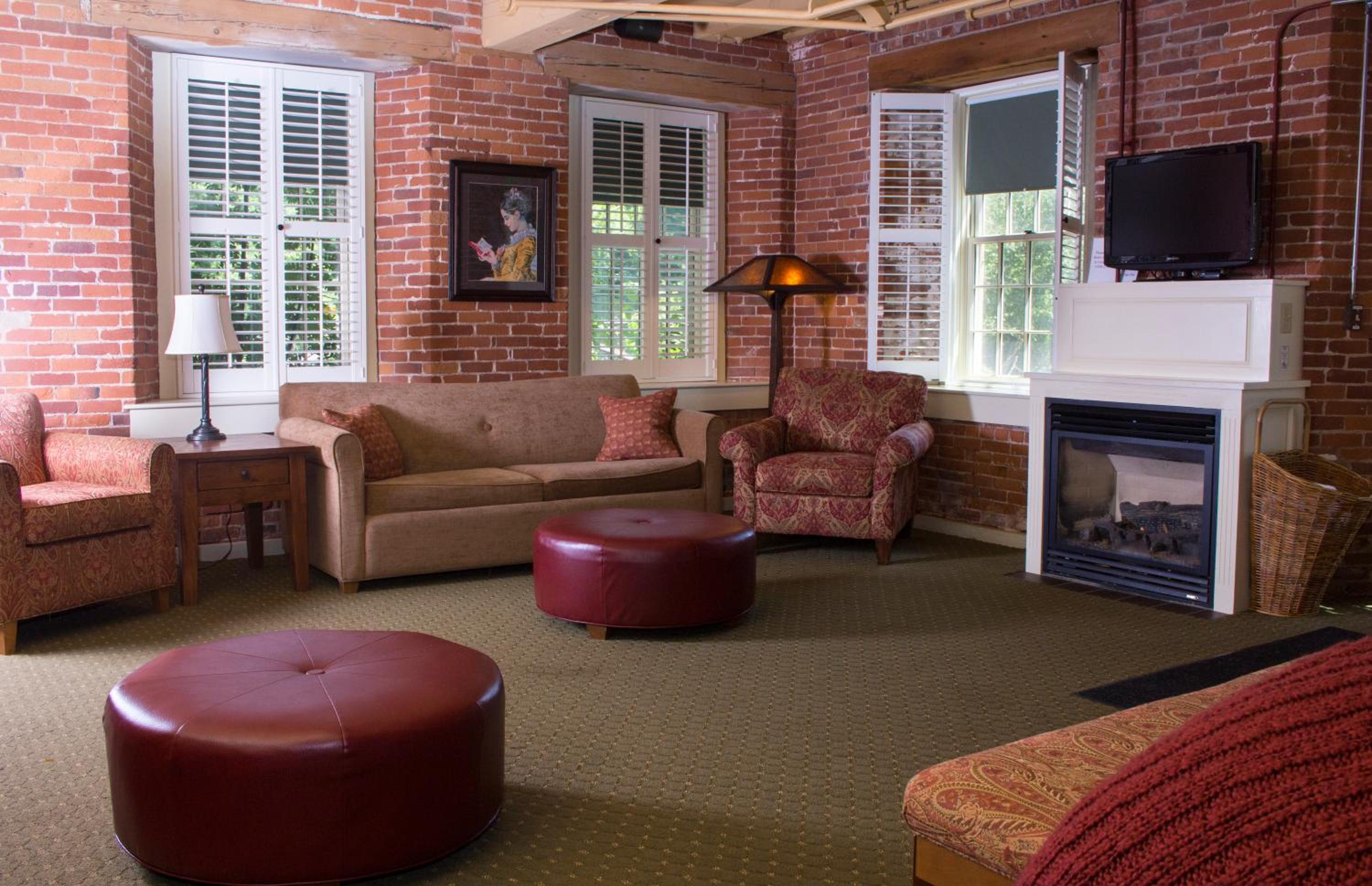Suite with Hot Tub photo 1