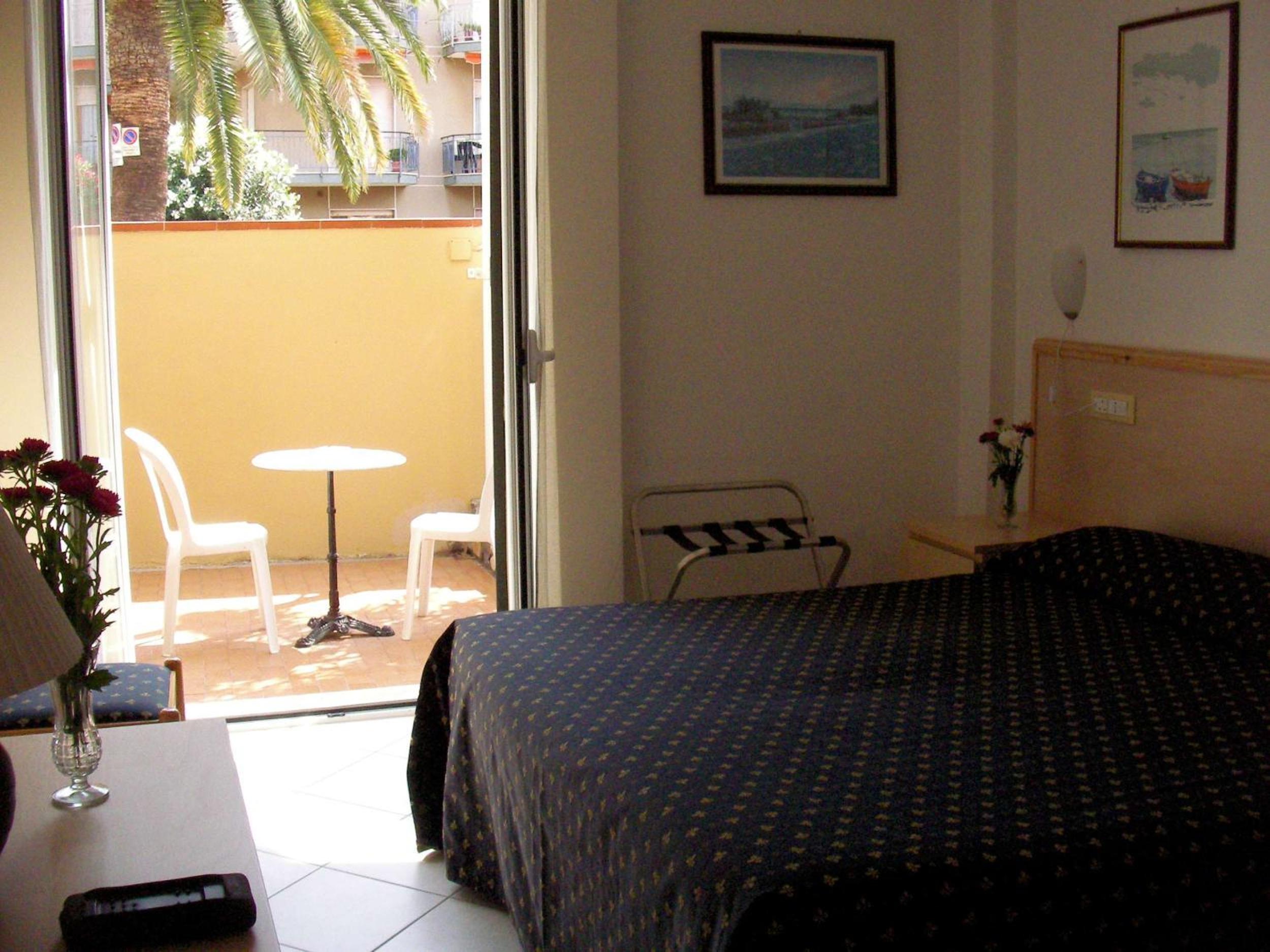 Double or Twin Room - Photo 9