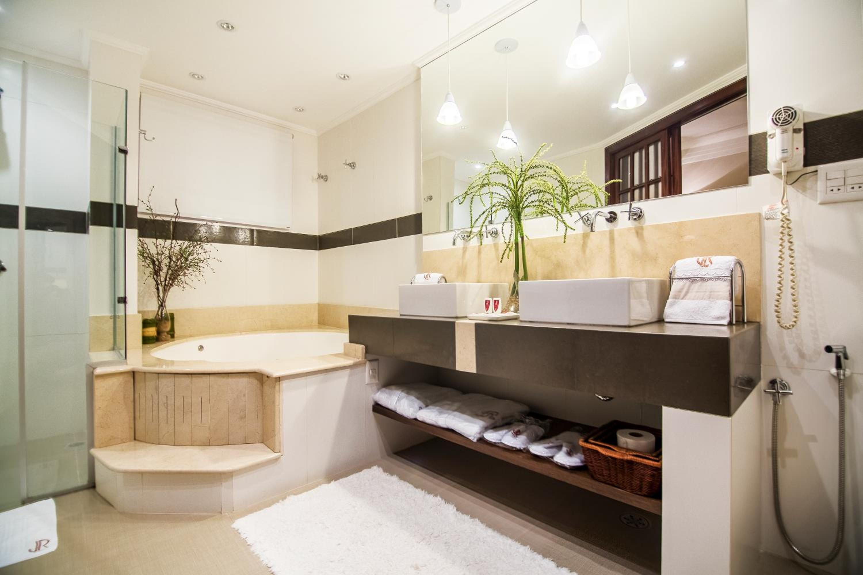 Master Suite with Spa Bath (2 adults) photo 2