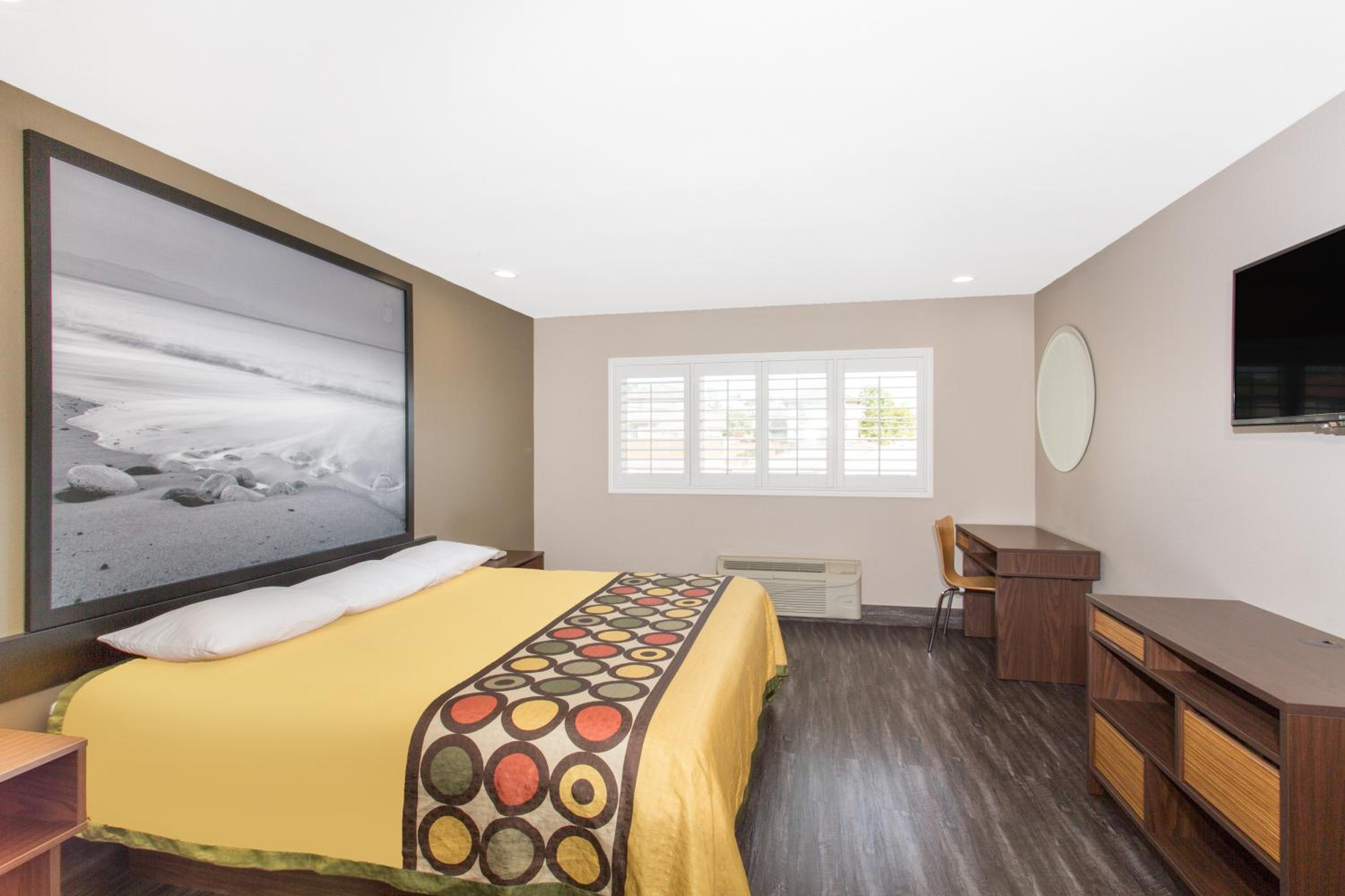 King Room - Non-Smoking photo 3