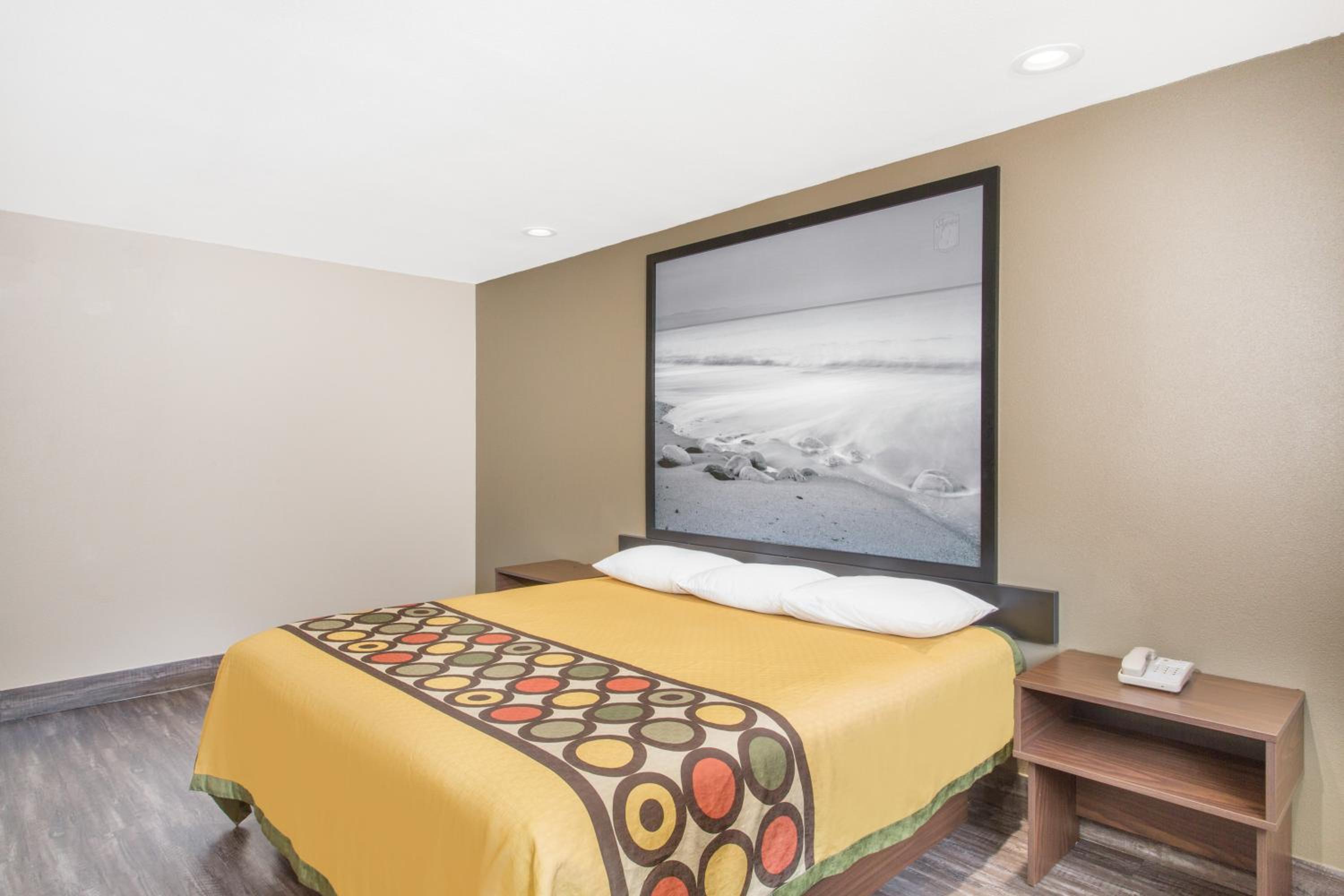King Room - Non-Smoking photo 1