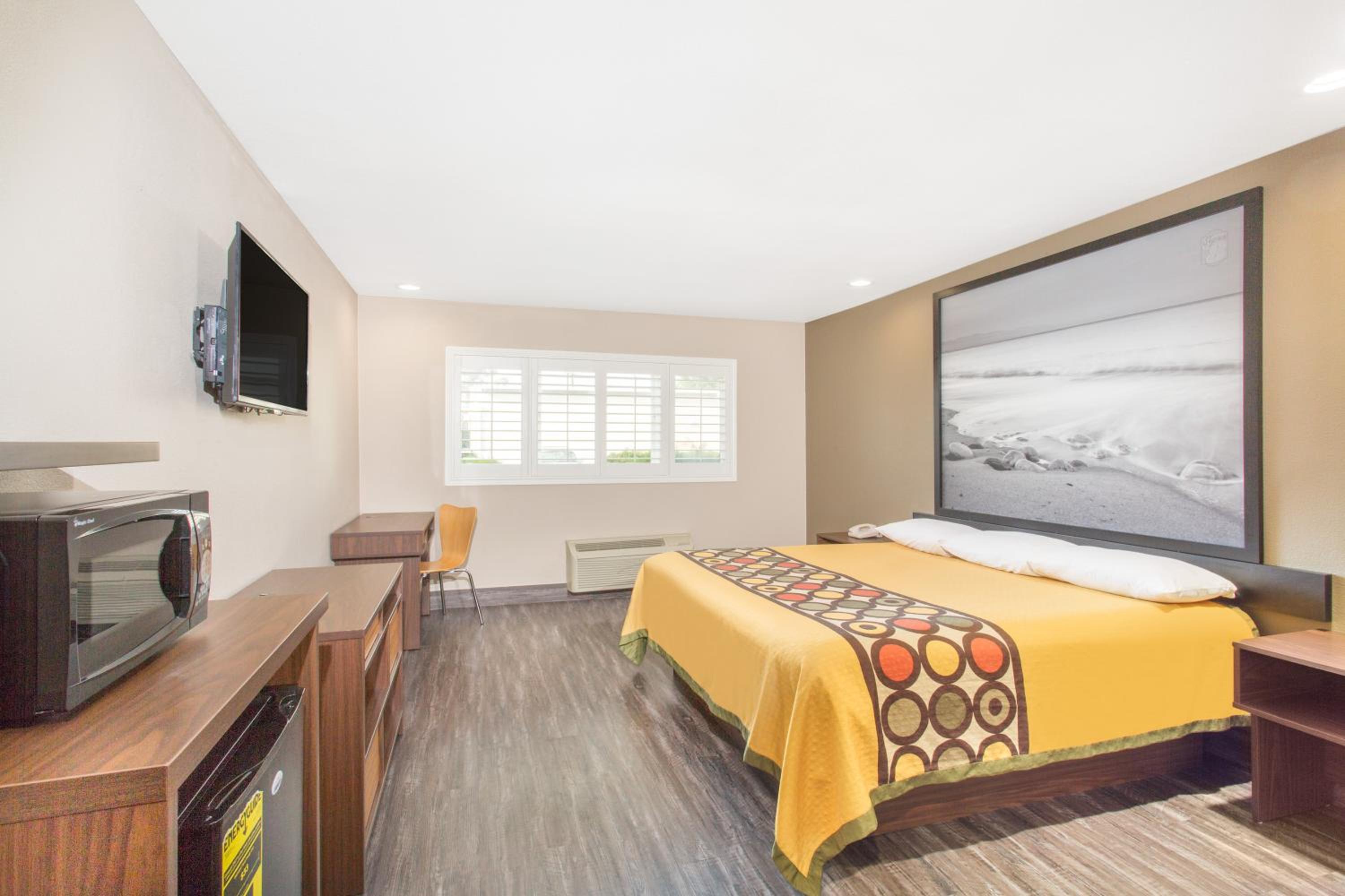 King Room - Mobility Access/Non-Smoking photo 3