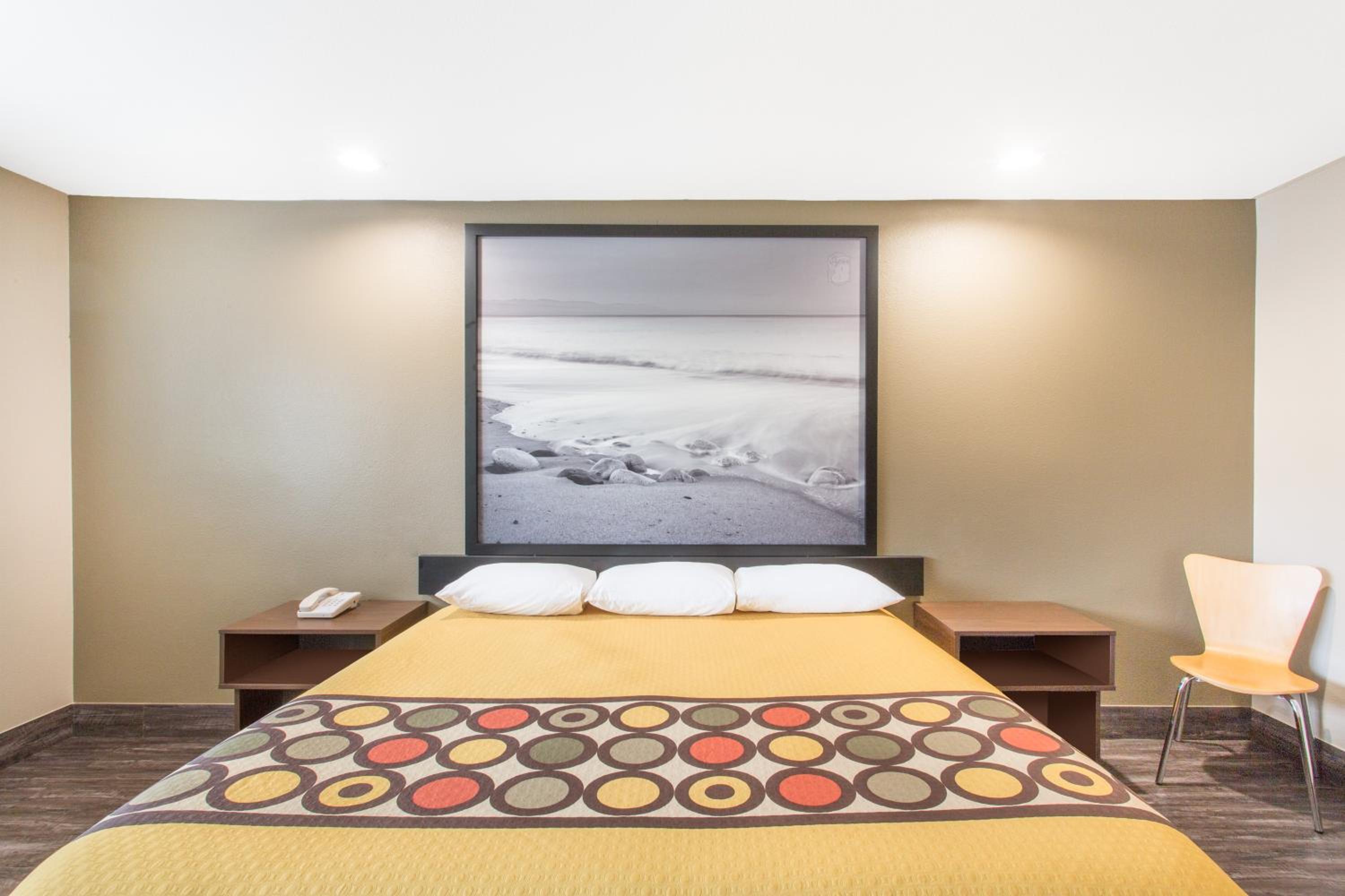 King Room - Mobility Access/Non-Smoking photo 2
