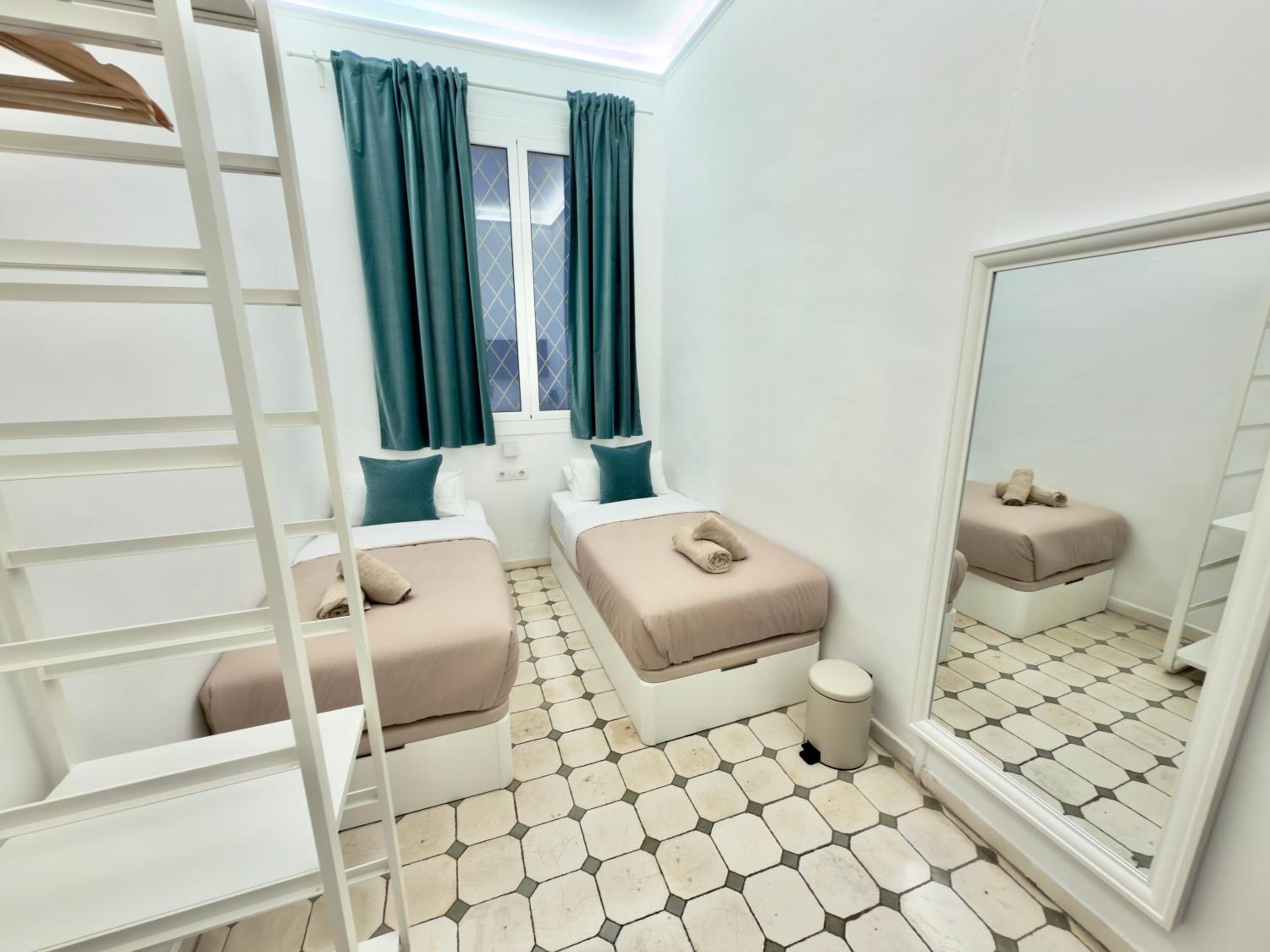 Double or Twin Room with Shared Bathroom photo 1