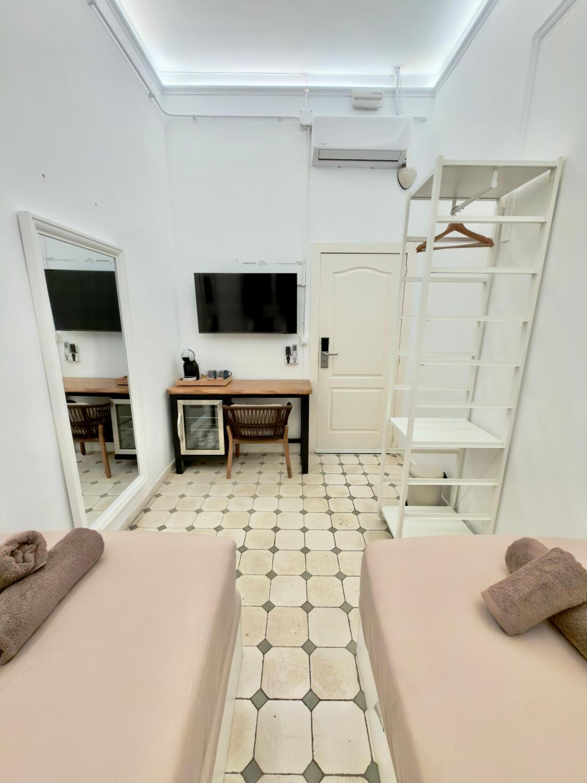 Double or Twin Room with Shared Bathroom photo 3
