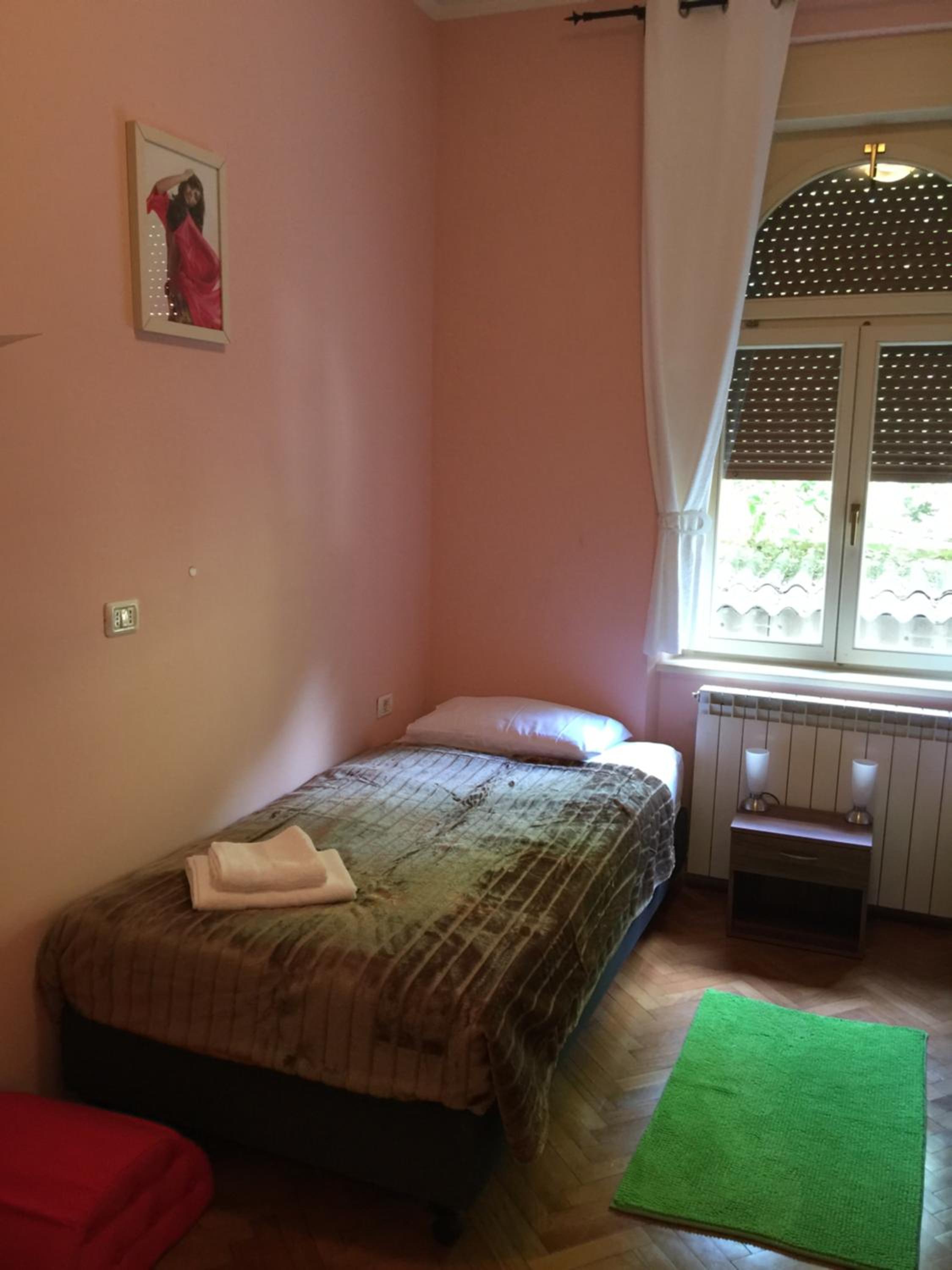 Double Room with Shared Bathroom photo 3