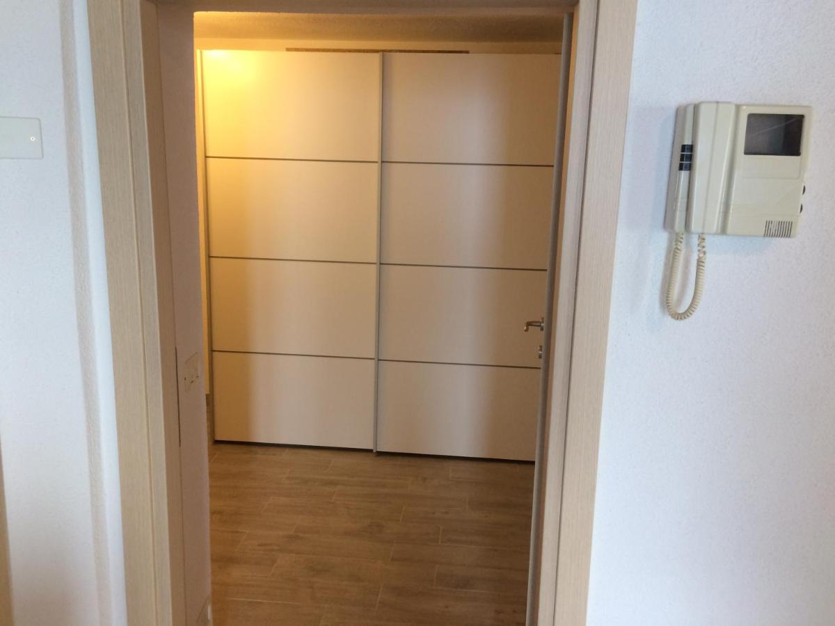Apartment with Lake View