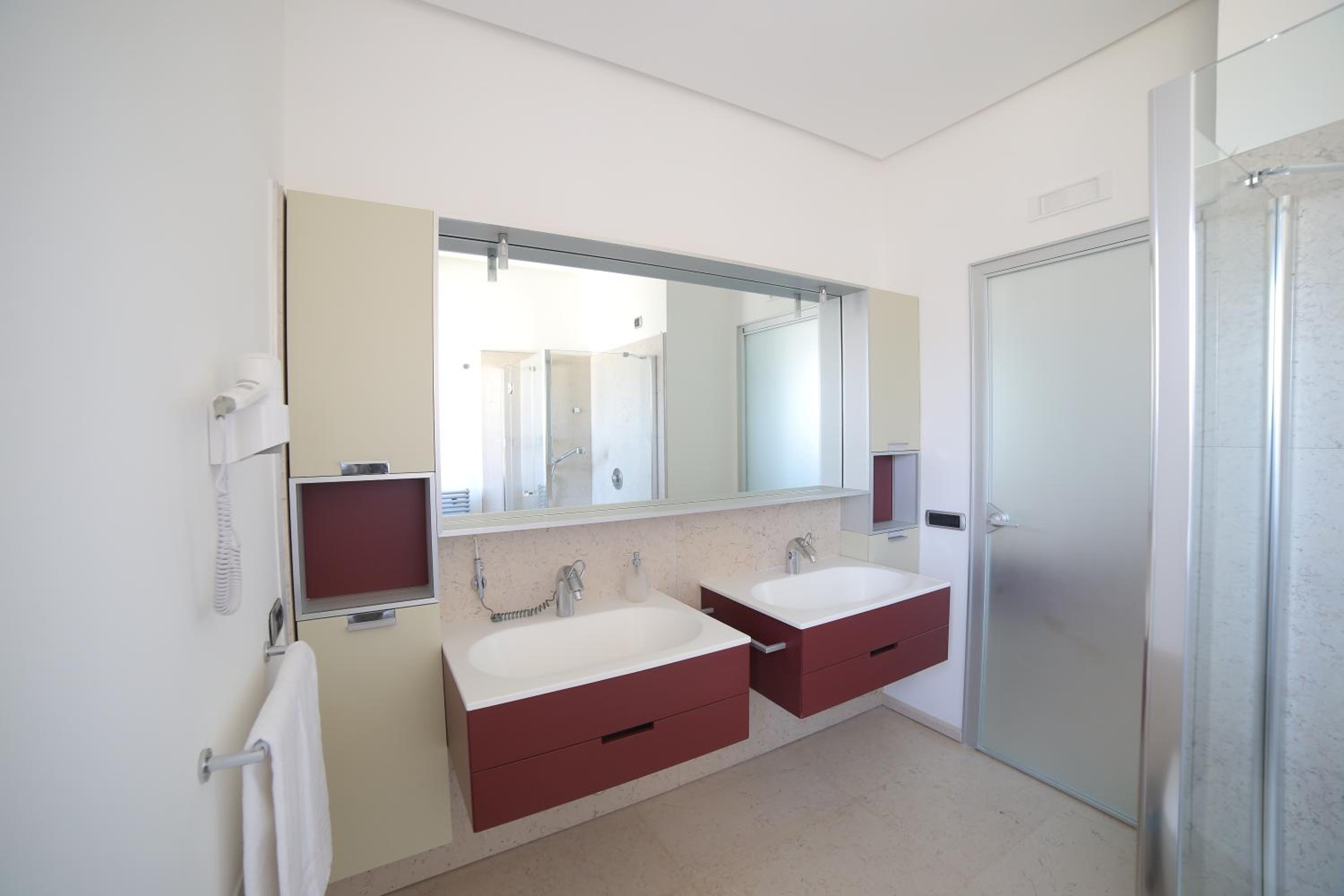 King Suite with Spa Bath photo 3