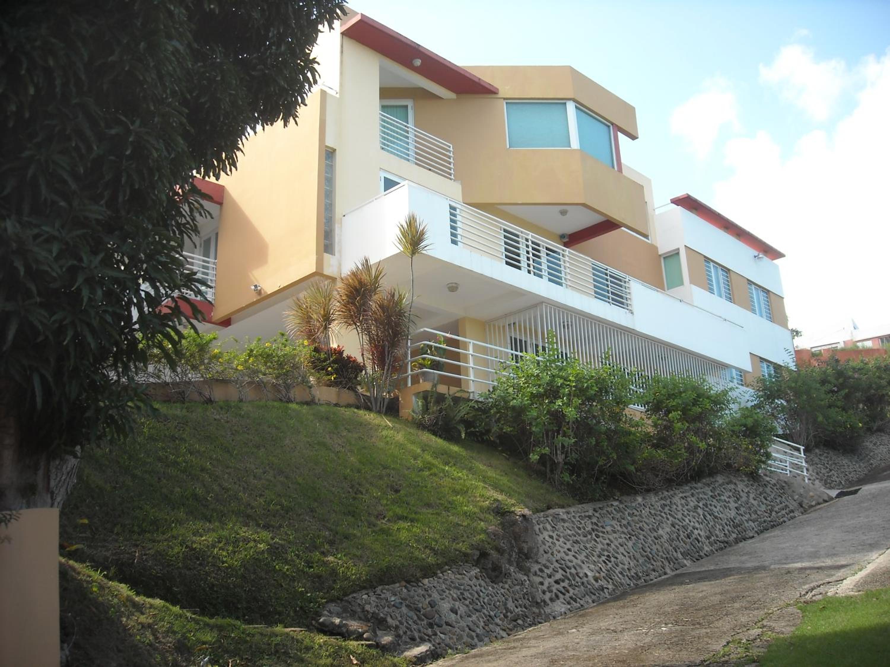 Apartment with Balcony photo 1