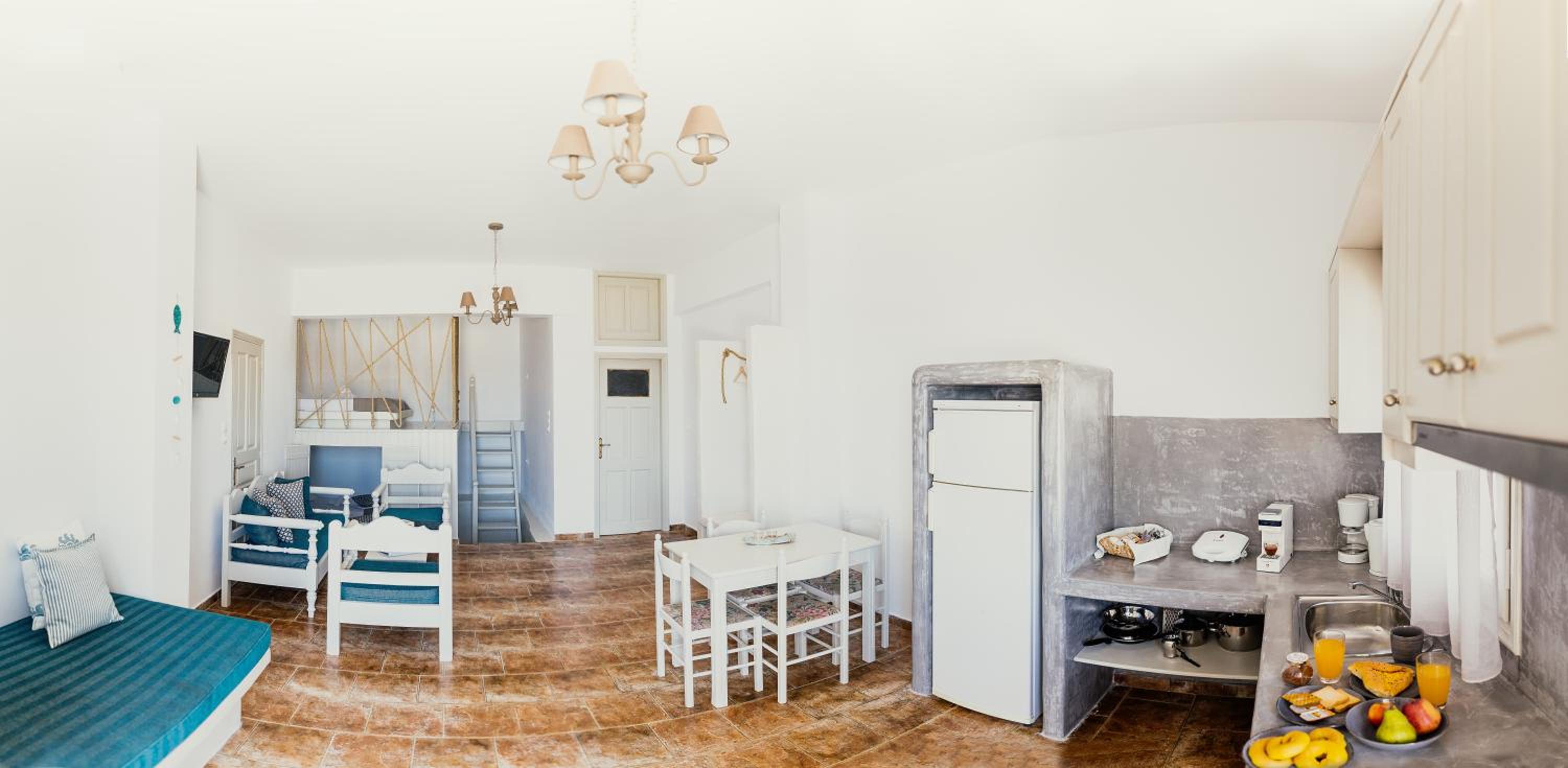Family Studio - Photo 2