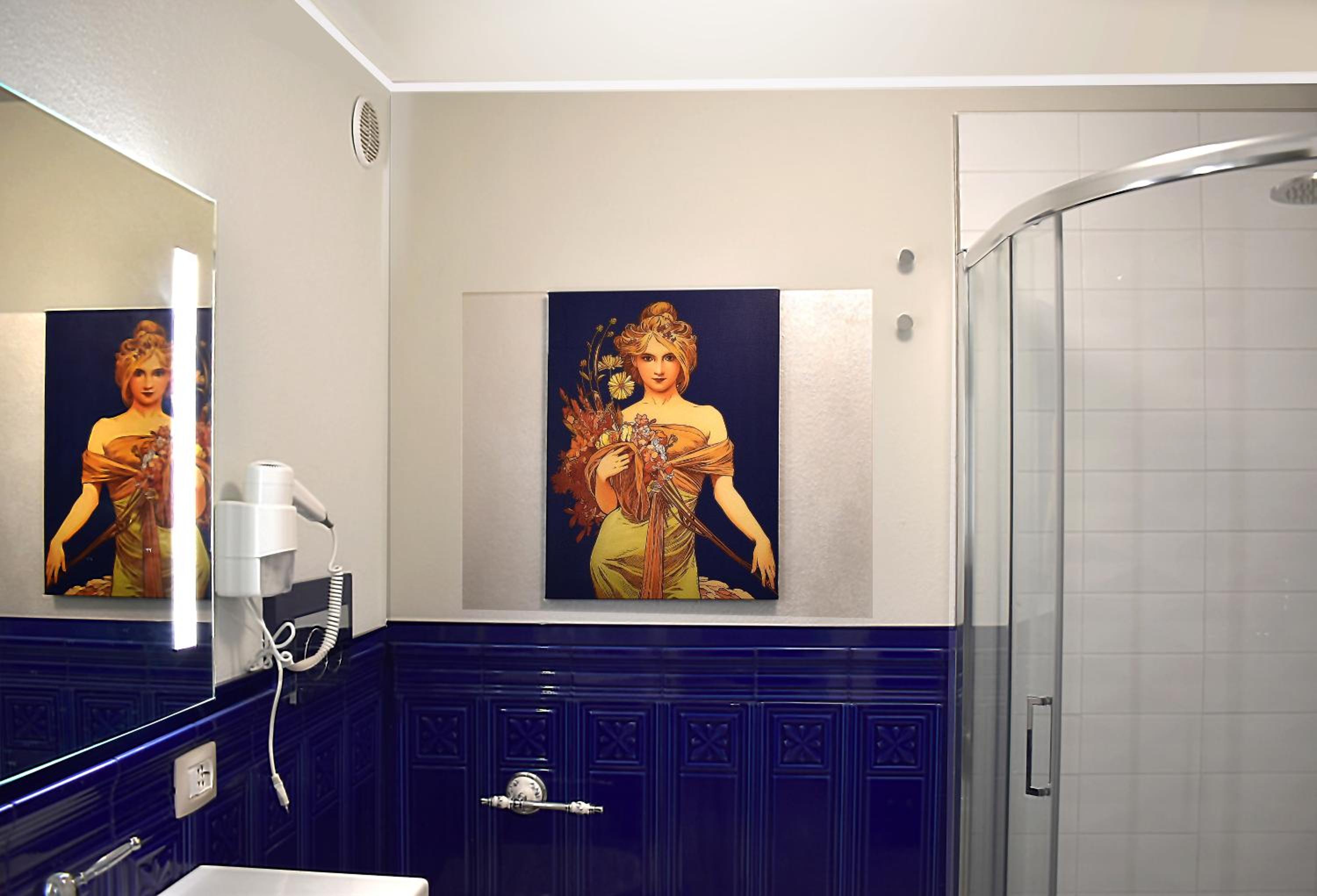 Double or Twin Room with City View photo 2