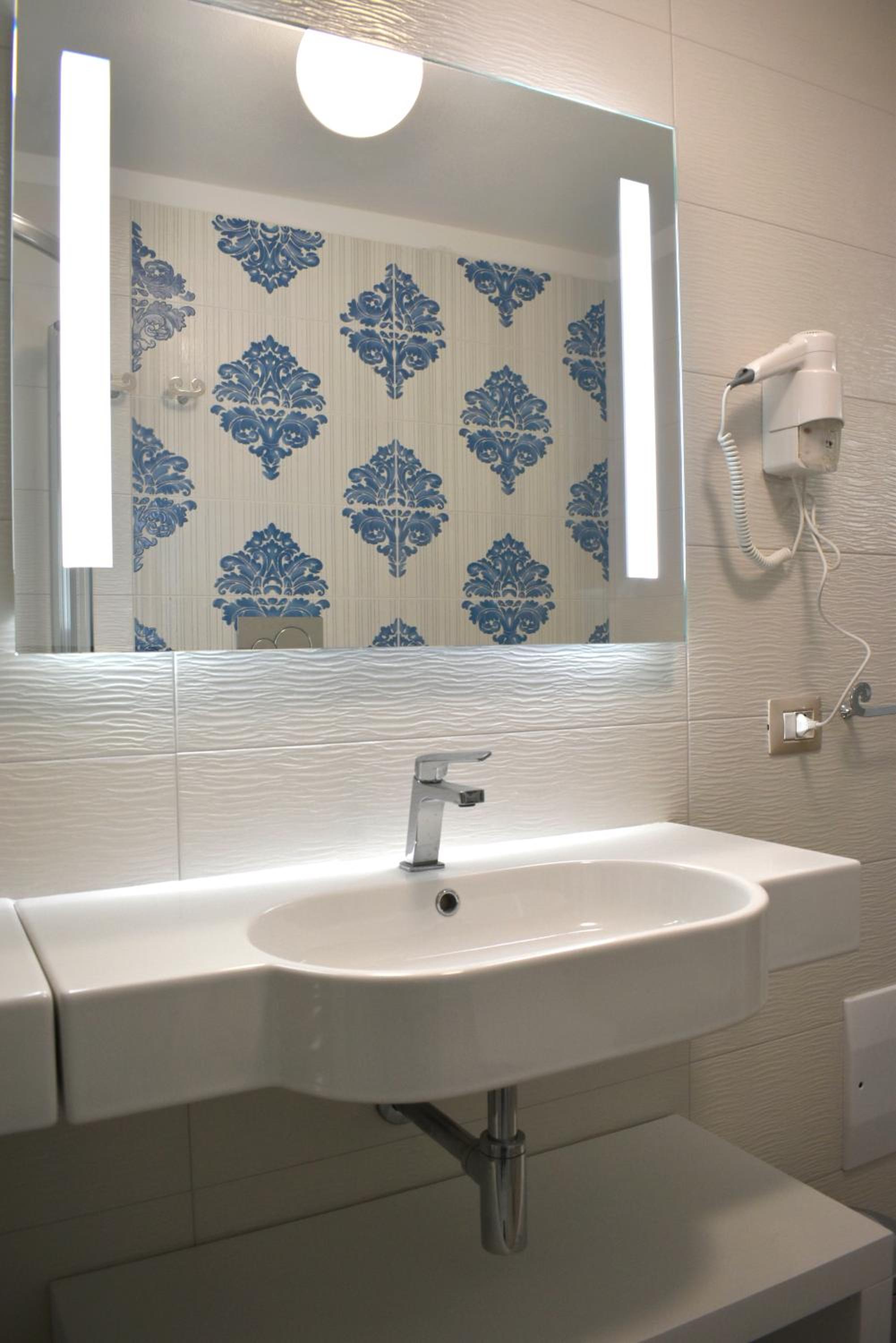 Double or Twin Room photo 3