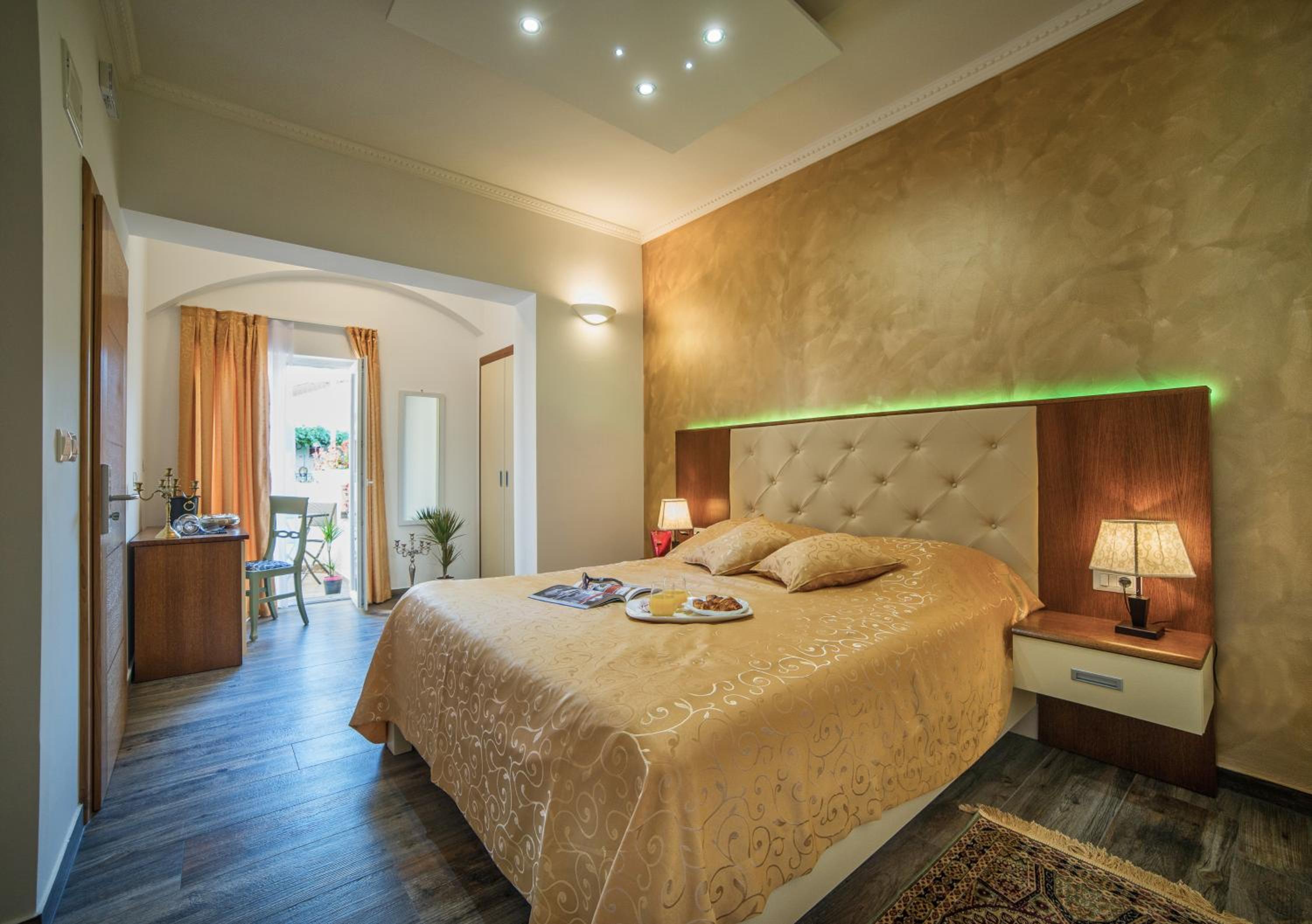 Deluxe Double Room with Terrace - Photo 4
