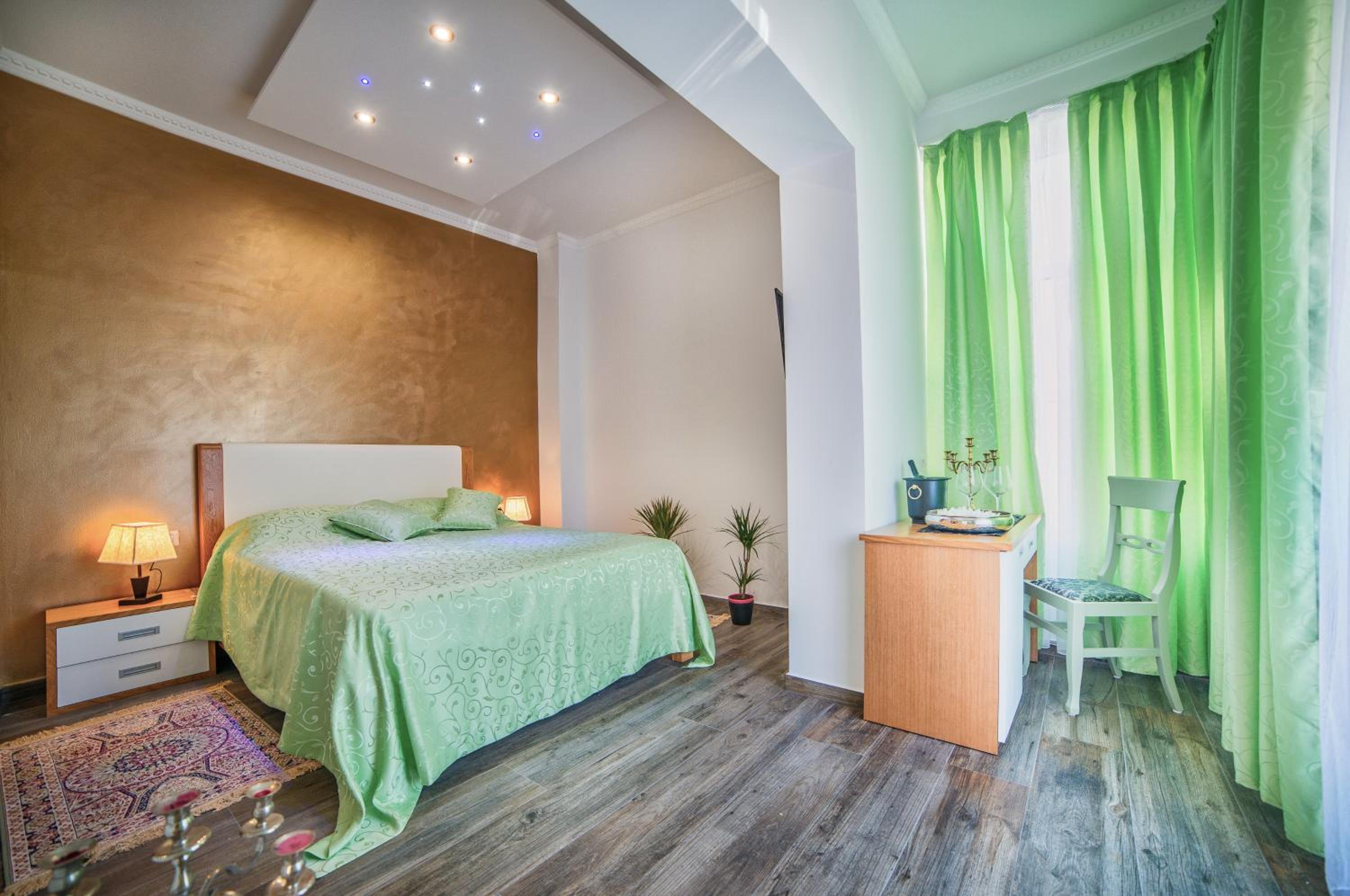 Deluxe Double Room with Terrace - Photo 14