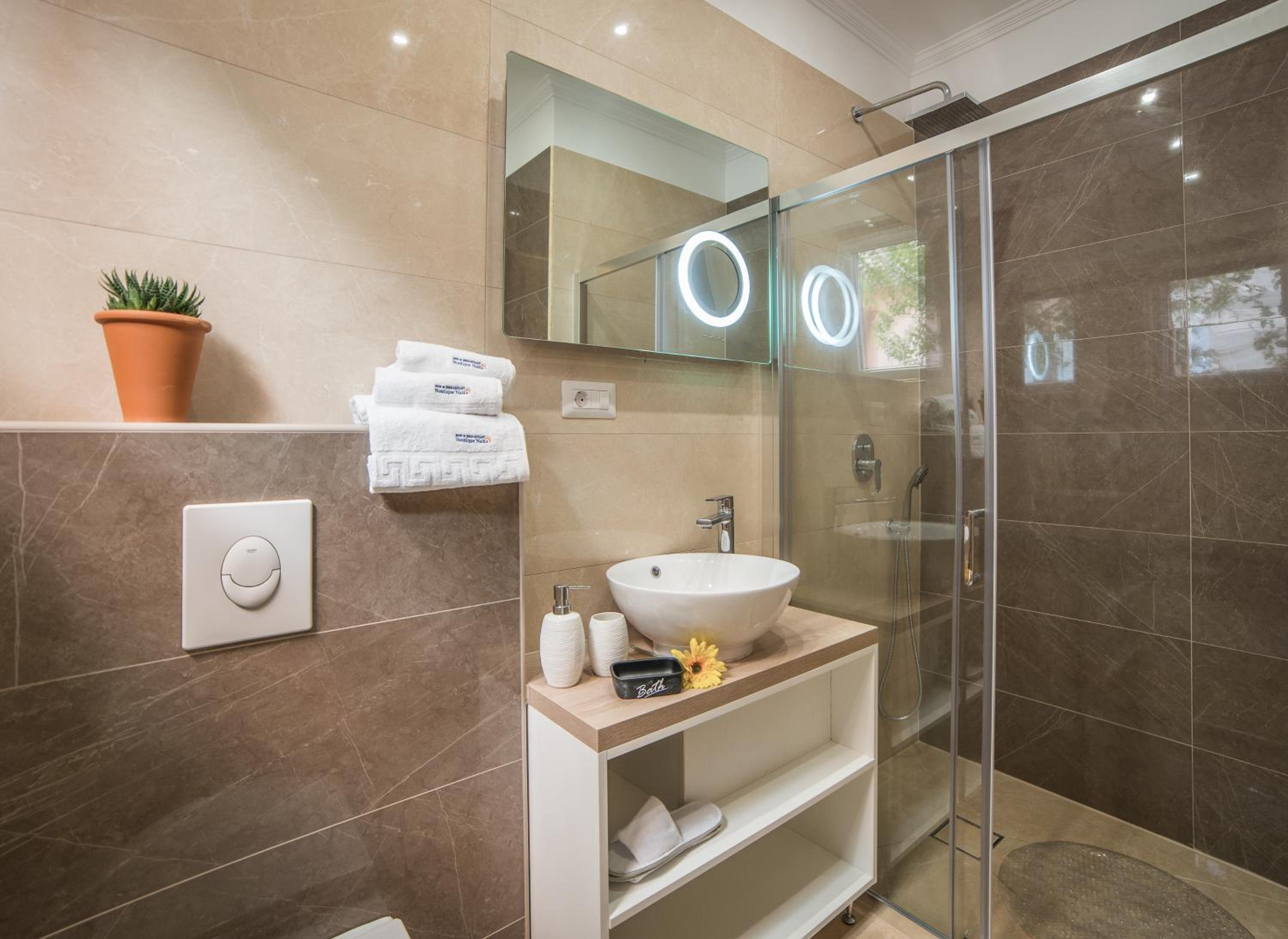 Deluxe Double Room with Terrace - Photo 11
