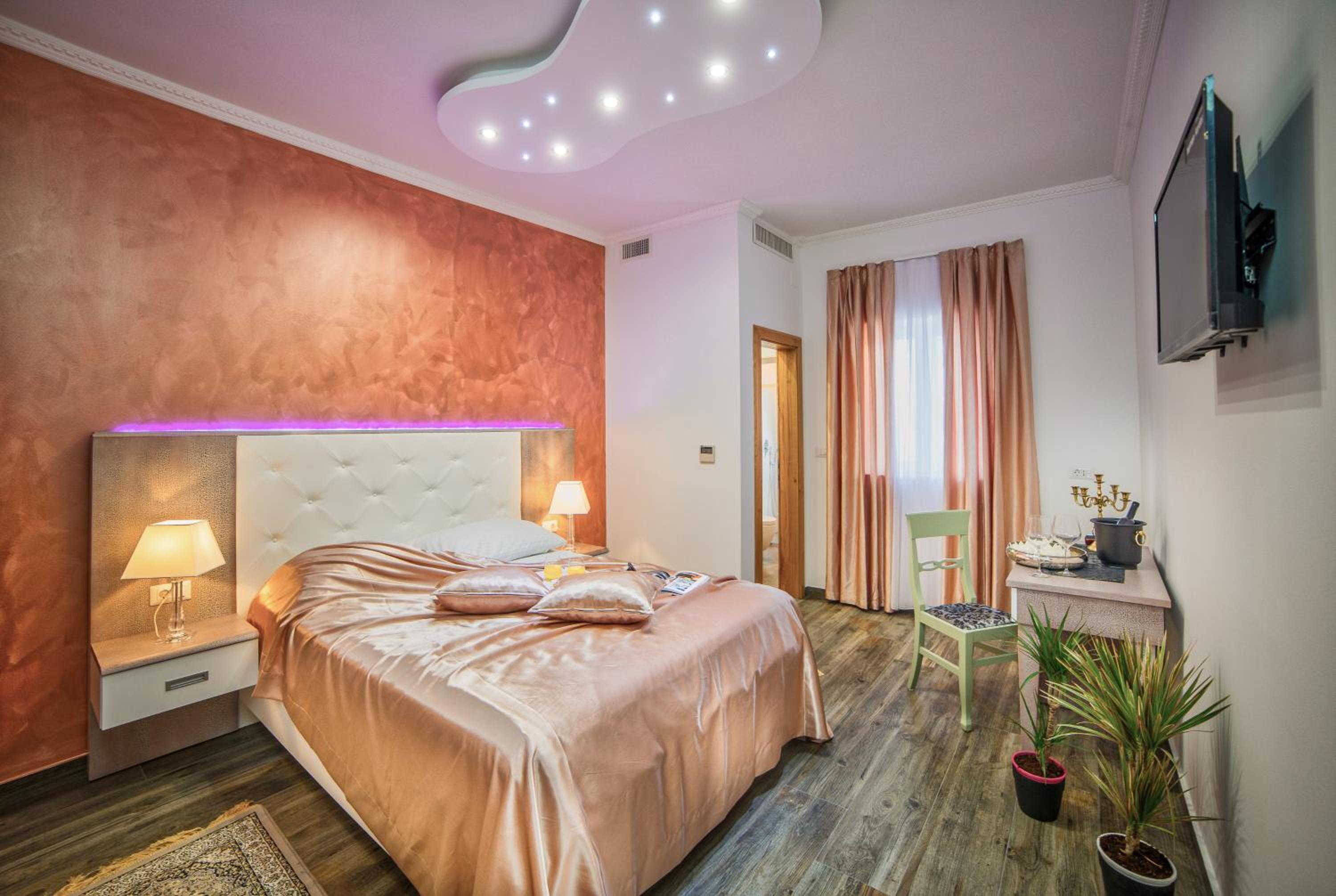 Deluxe Double Room - Photo 1