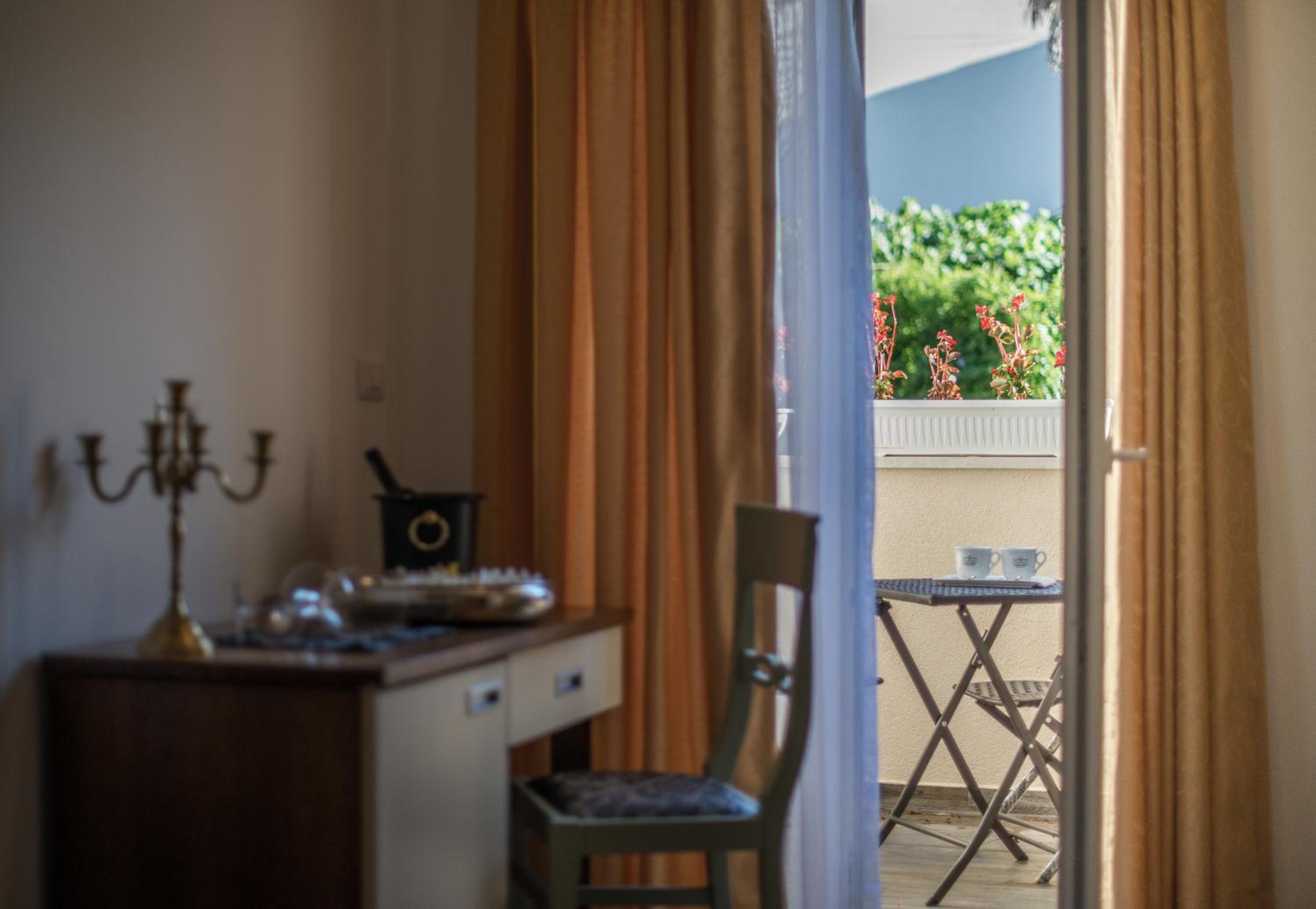 Deluxe Double Room with Terrace - Photo 7