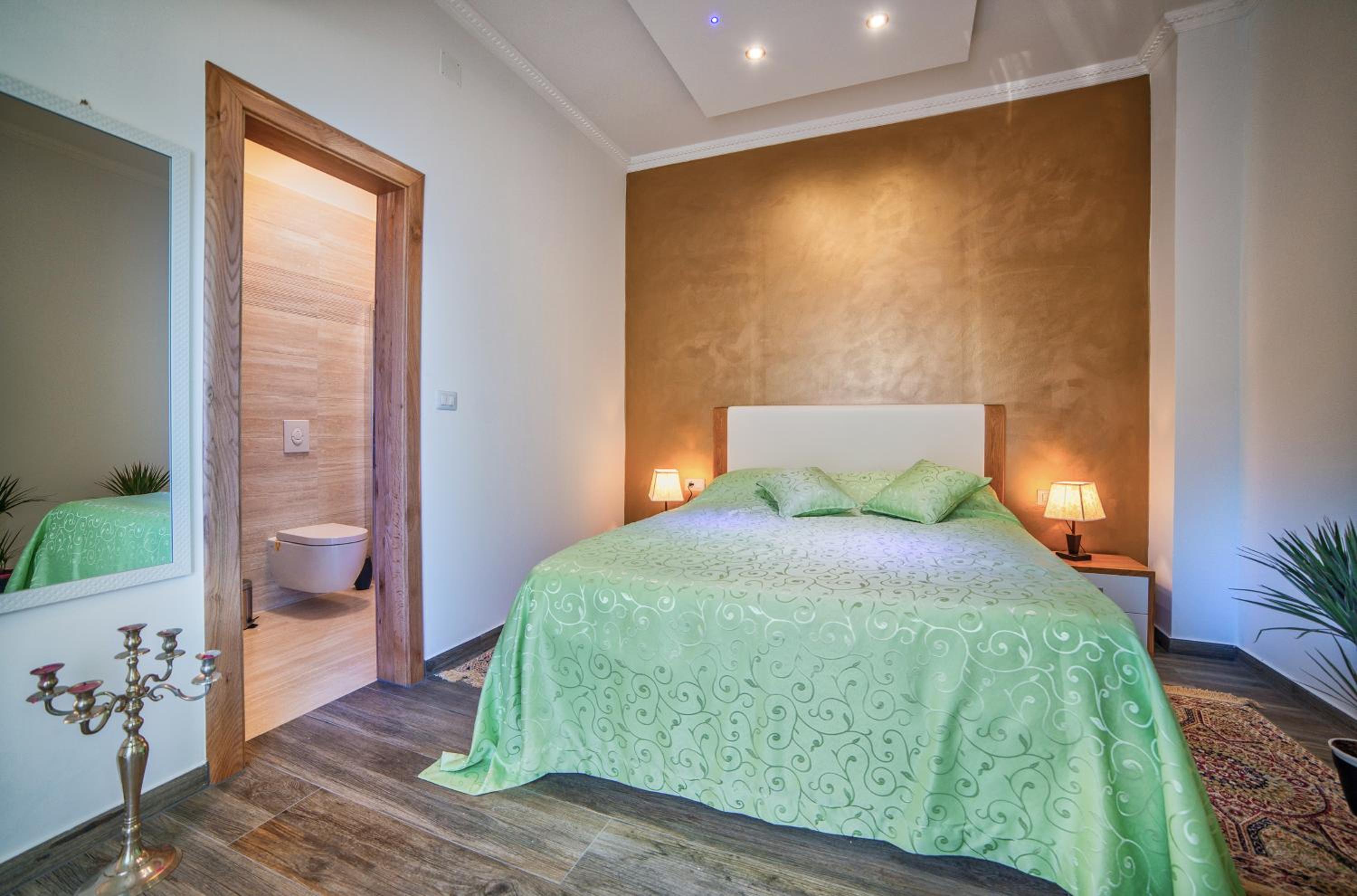 Deluxe Double Room with Terrace - Photo 9