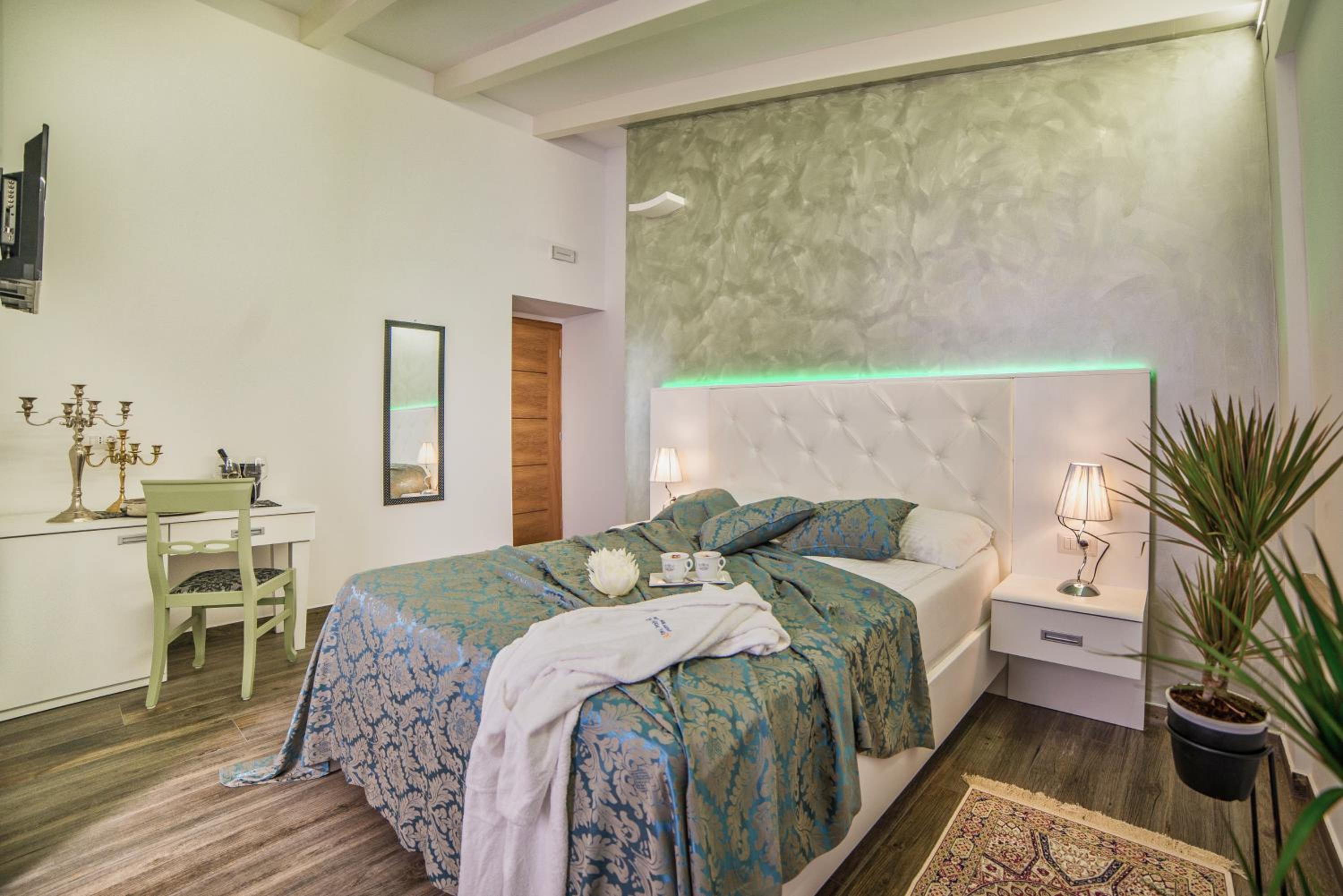 Deluxe Double Room - Photo 6