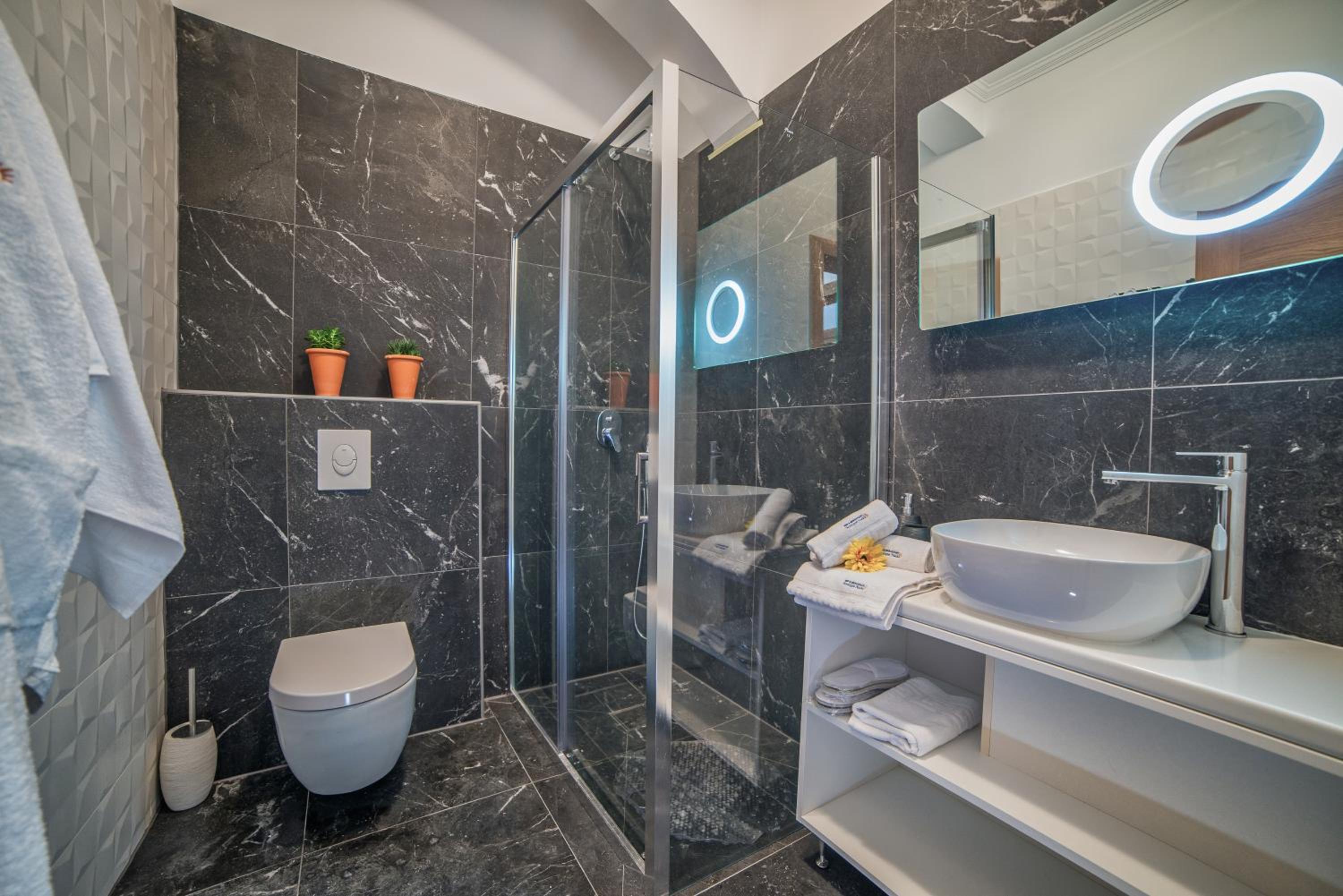Deluxe Double Room with Terrace - Photo 3