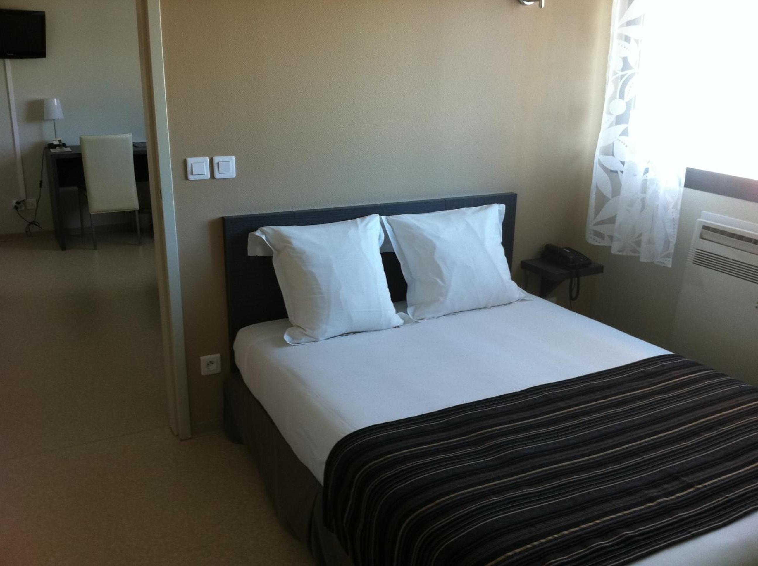 Family Connecting Room (2 Adults + 2 Children) photo 2