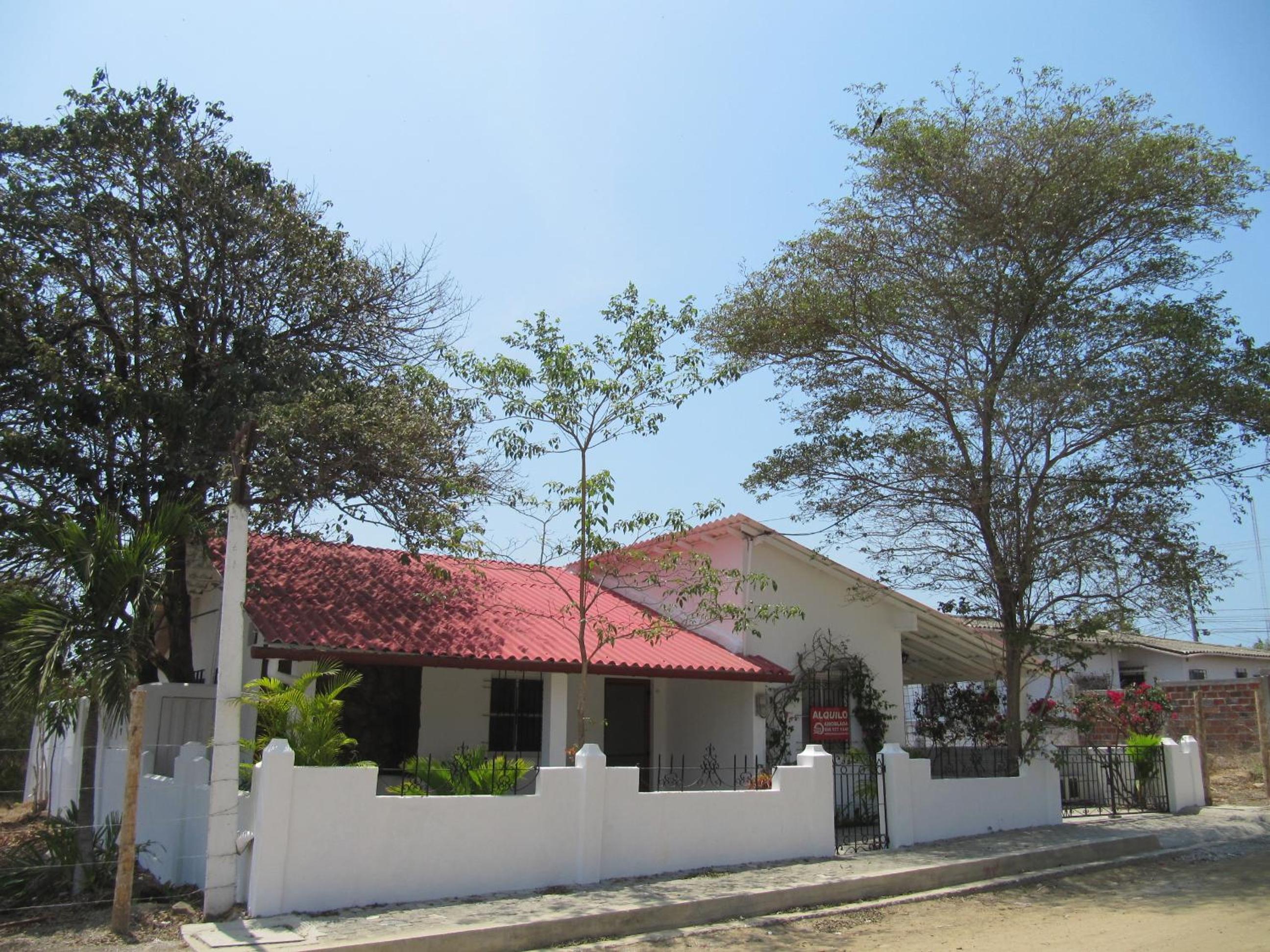 Five-Bedroom House photo 2