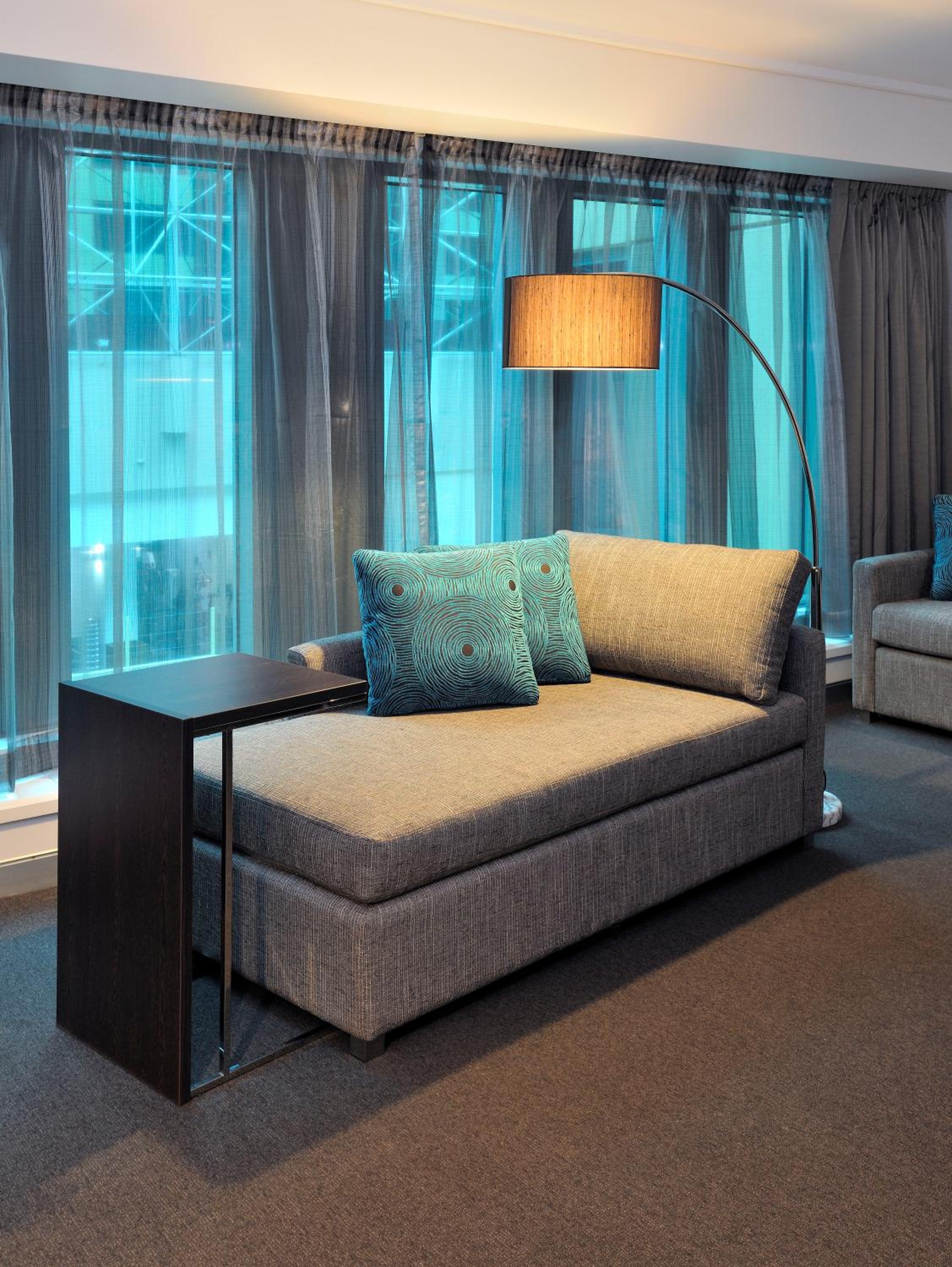 Junior Suite with King Bed - Photo 4