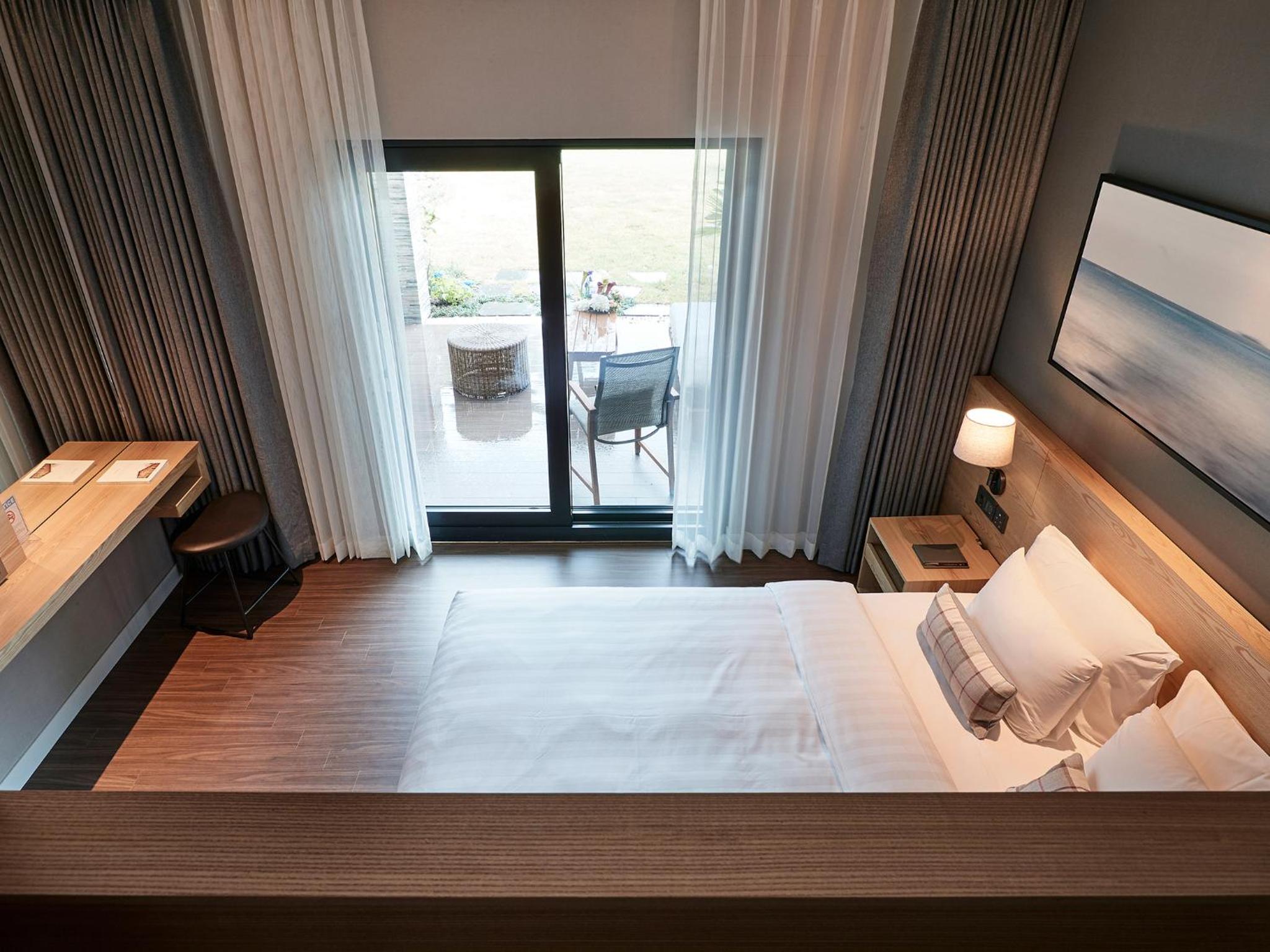 Family Terrace Room with Bunk Bed - Photo 5