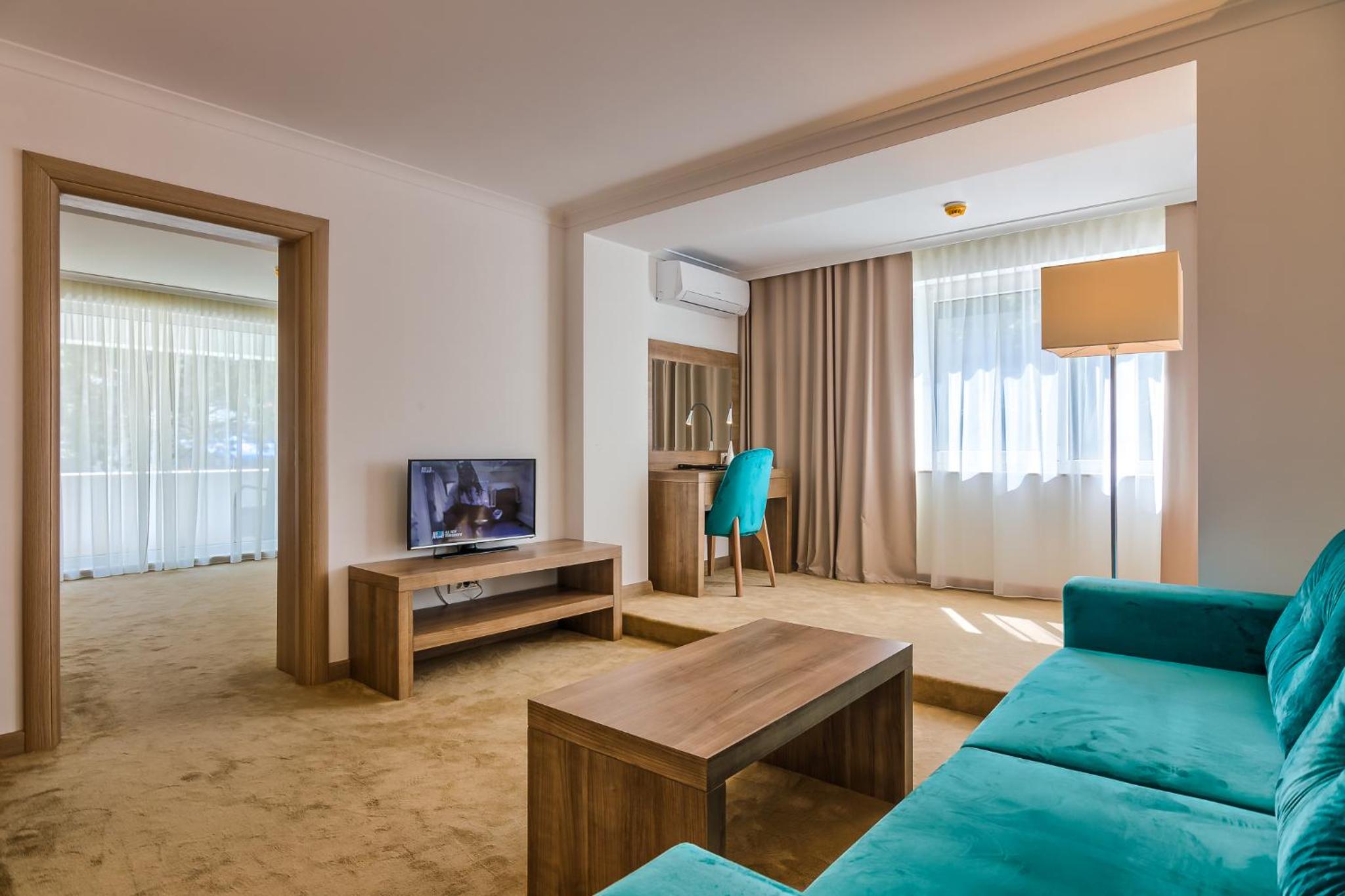 Superior Suite - Photo 7