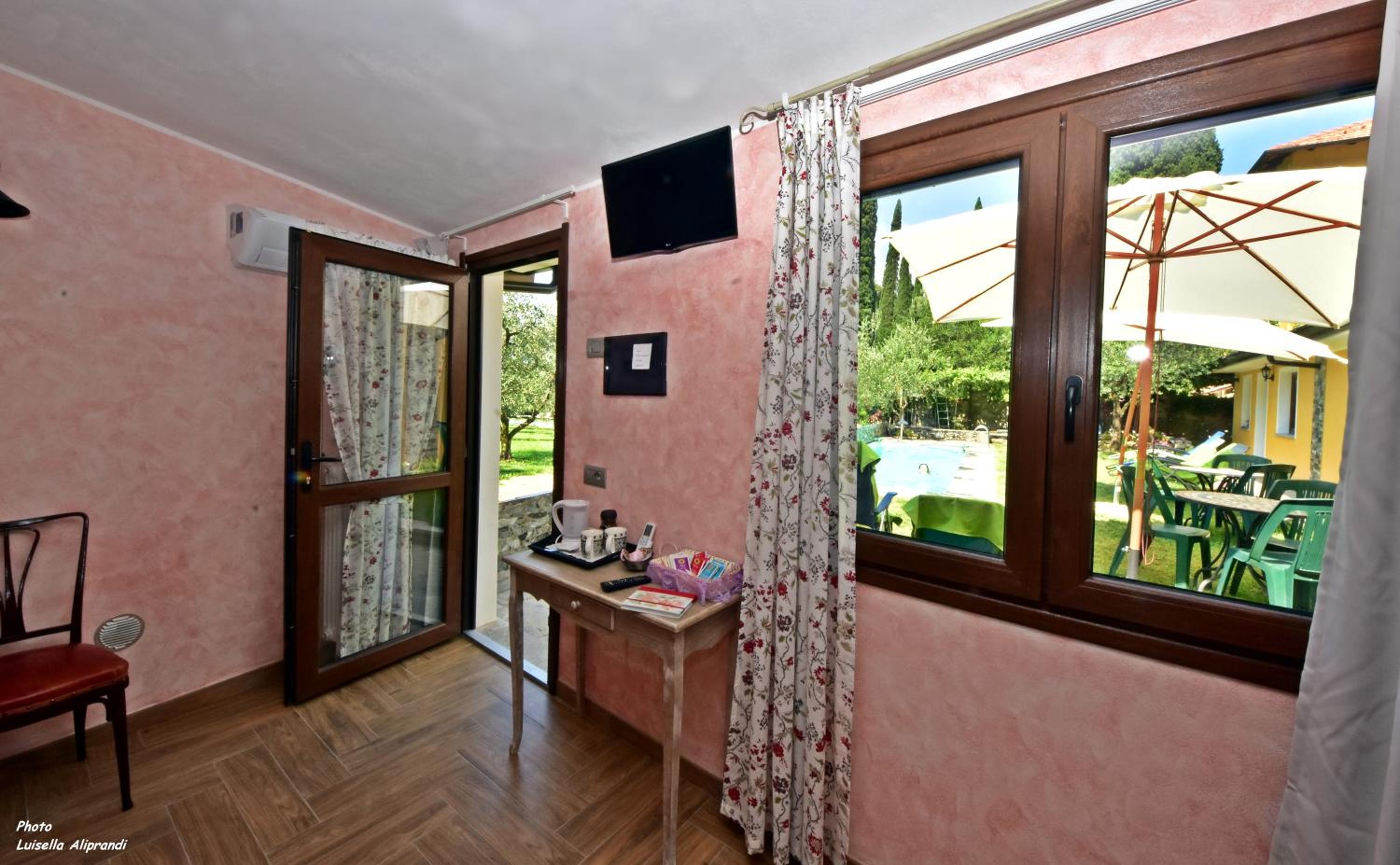 Deluxe Doppel- oder Zweibettzimmer mit Poolblick