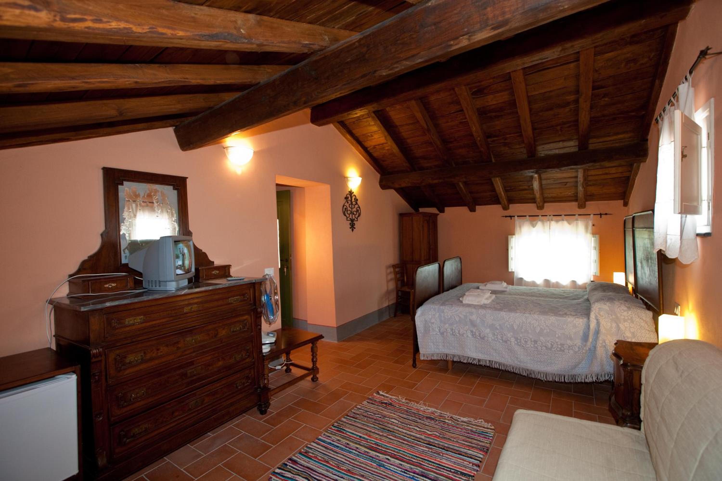 Double or Twin Room - Photo 3