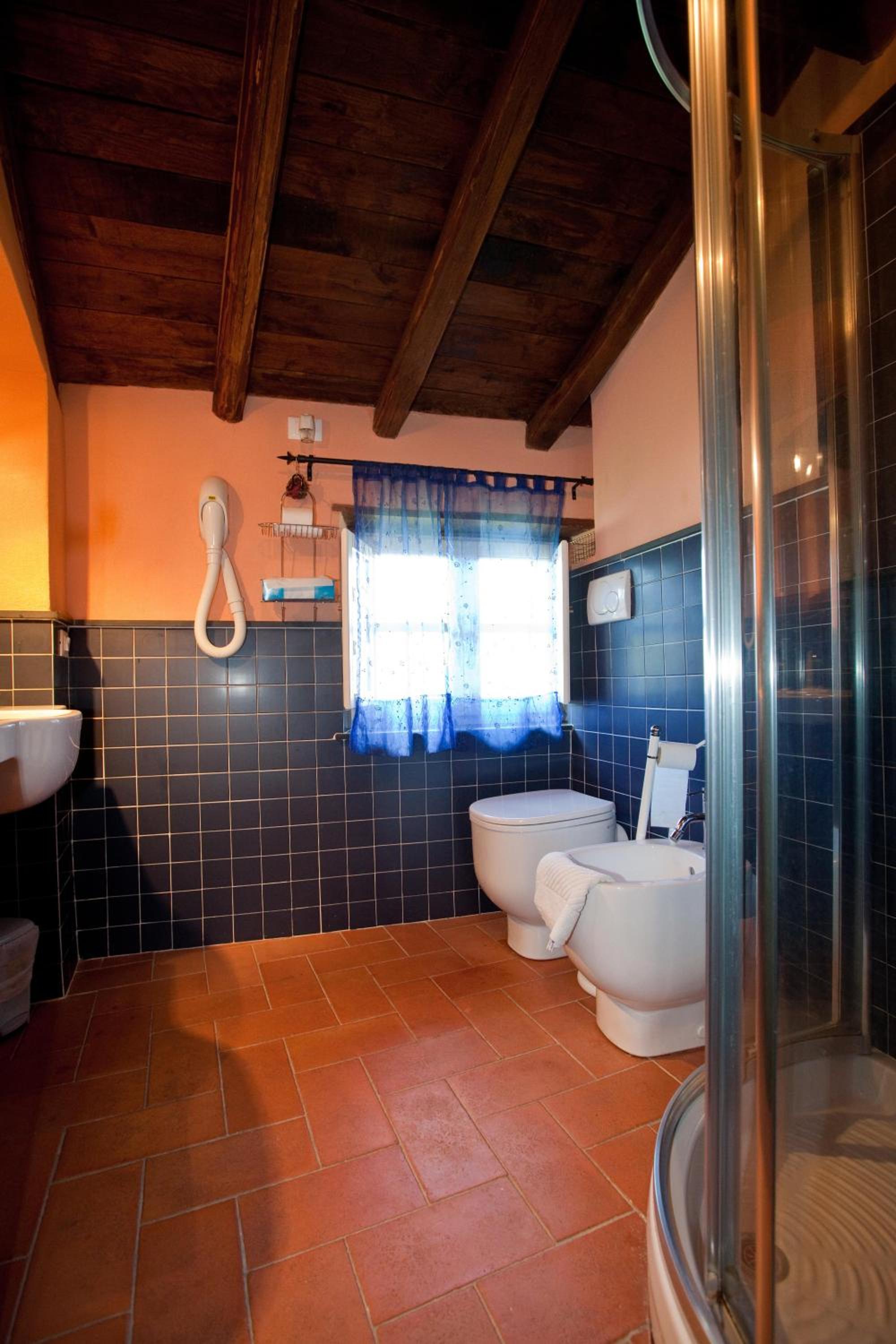 Double or Twin Room - Photo 4