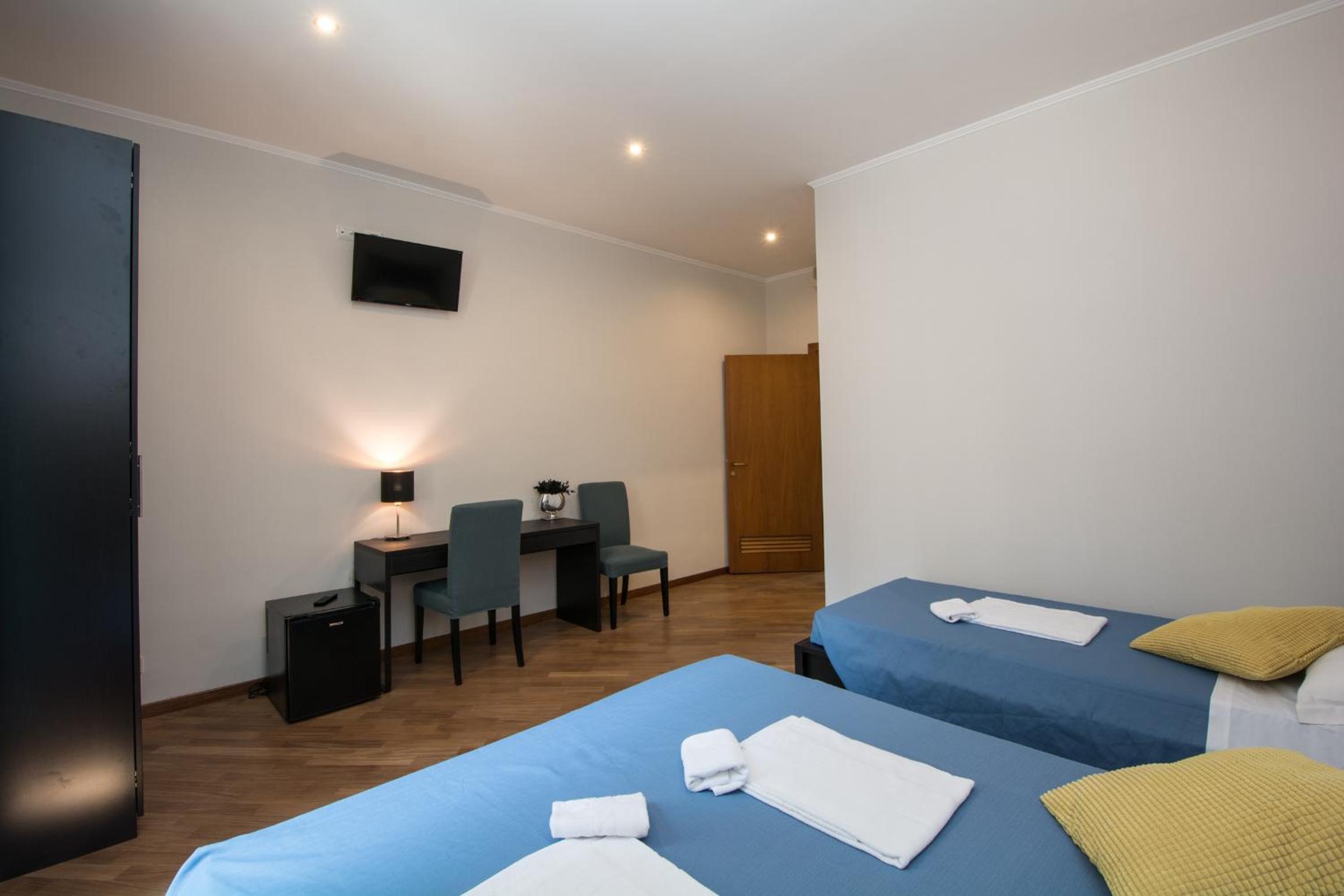 Comfort Triple Room with Shower photo 2