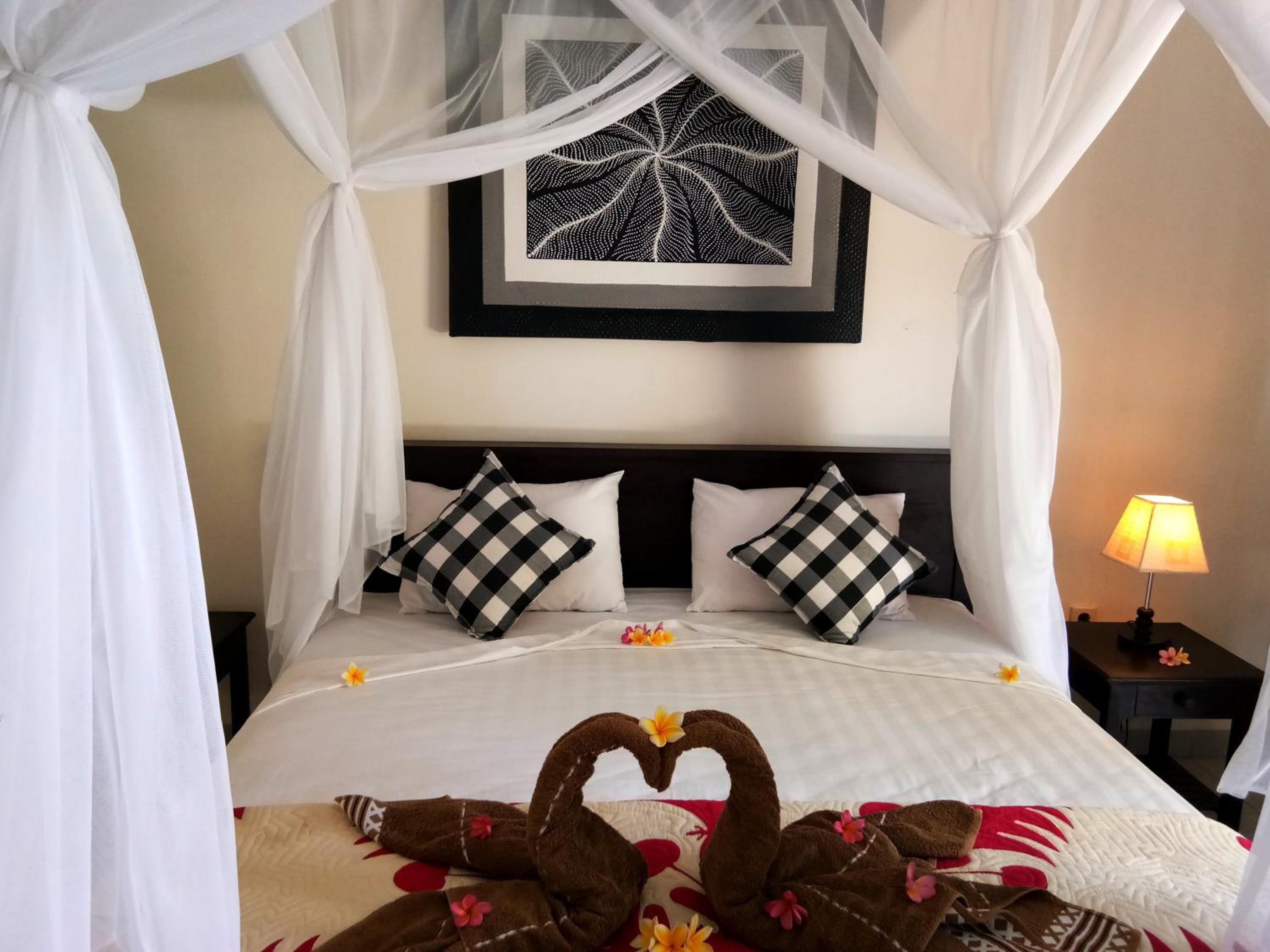 Standard King Room with Fan photo 2