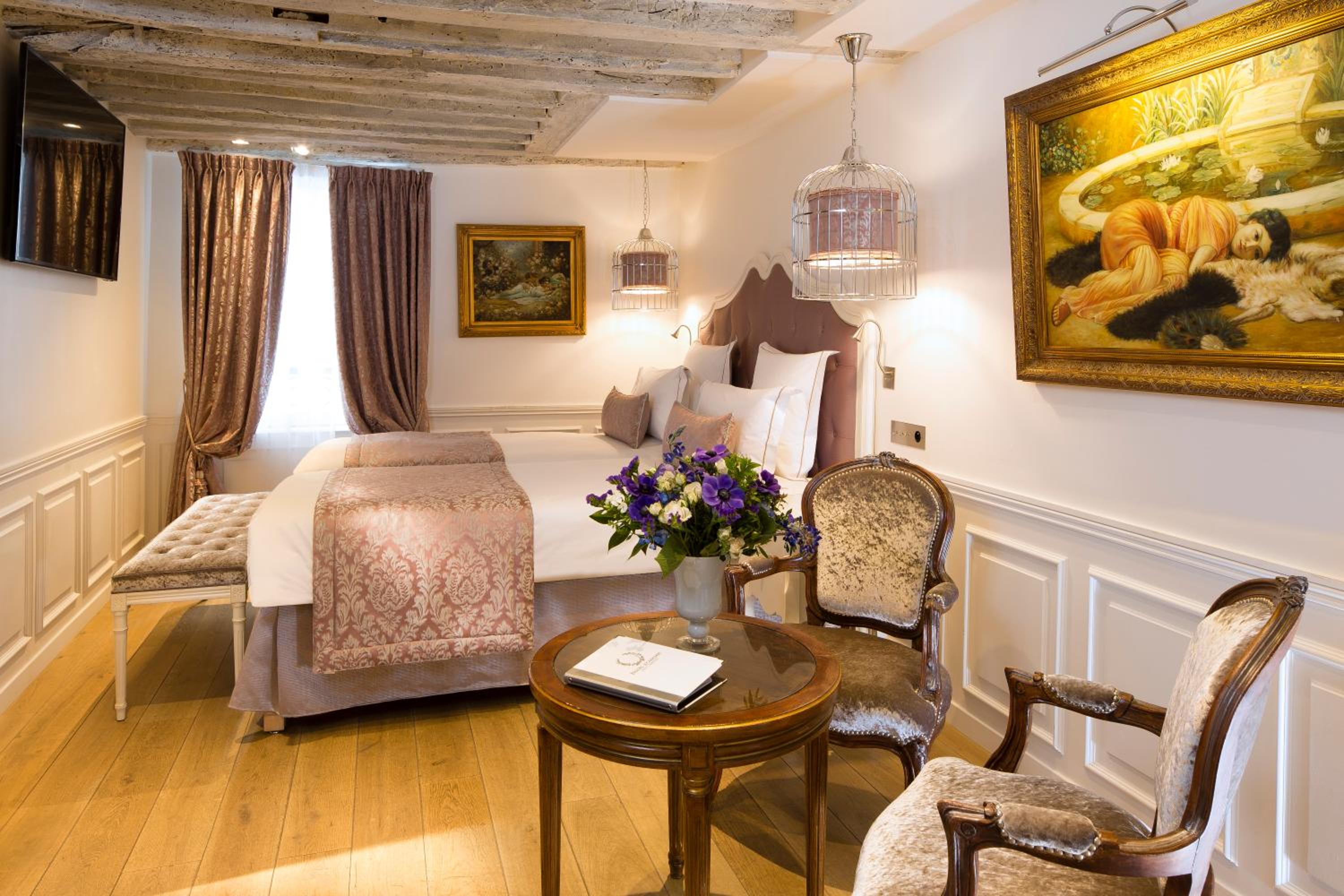 Junior Suite with Spa Bath photo 1