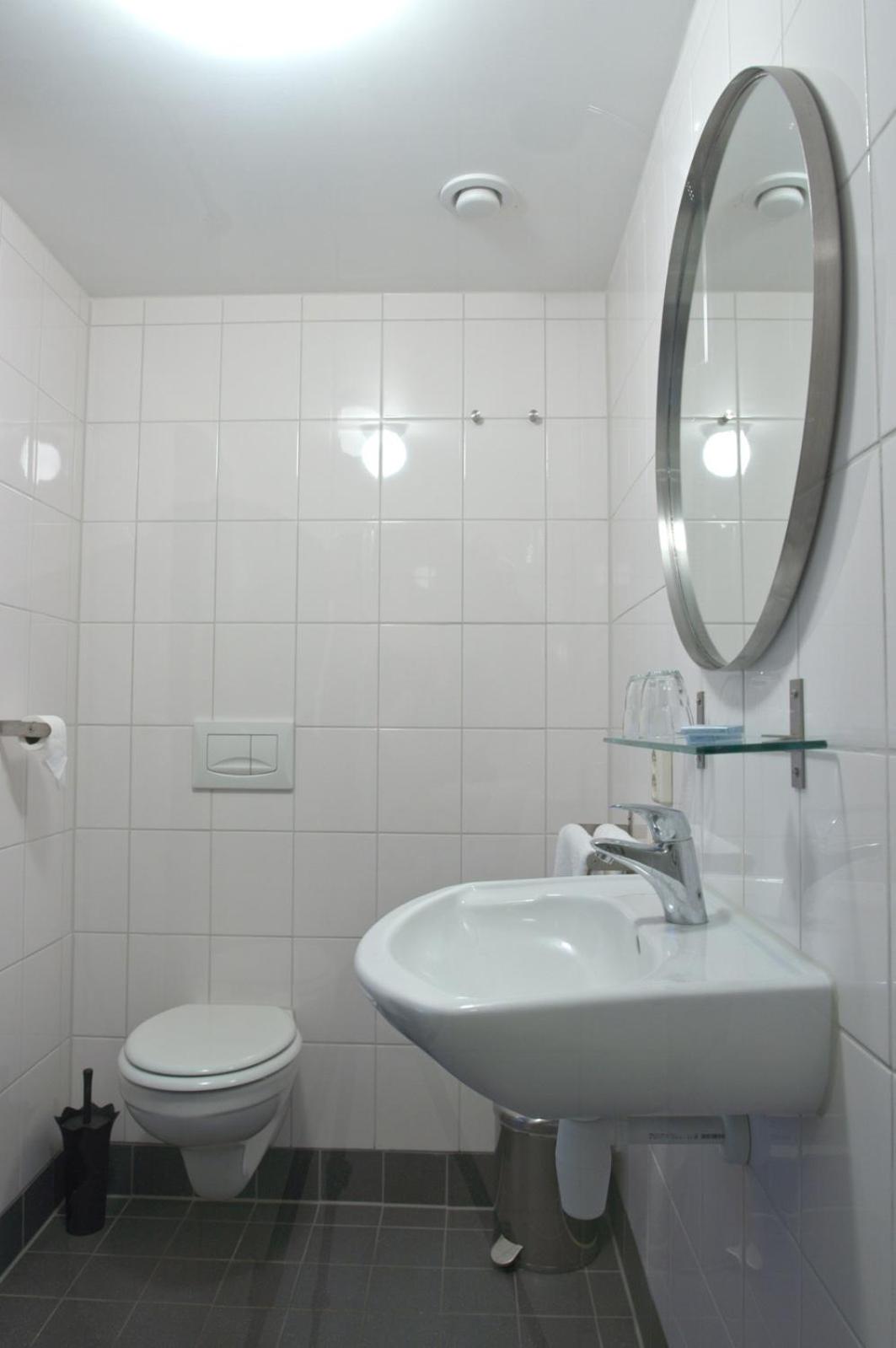 Standard Twin Room - Photo 2