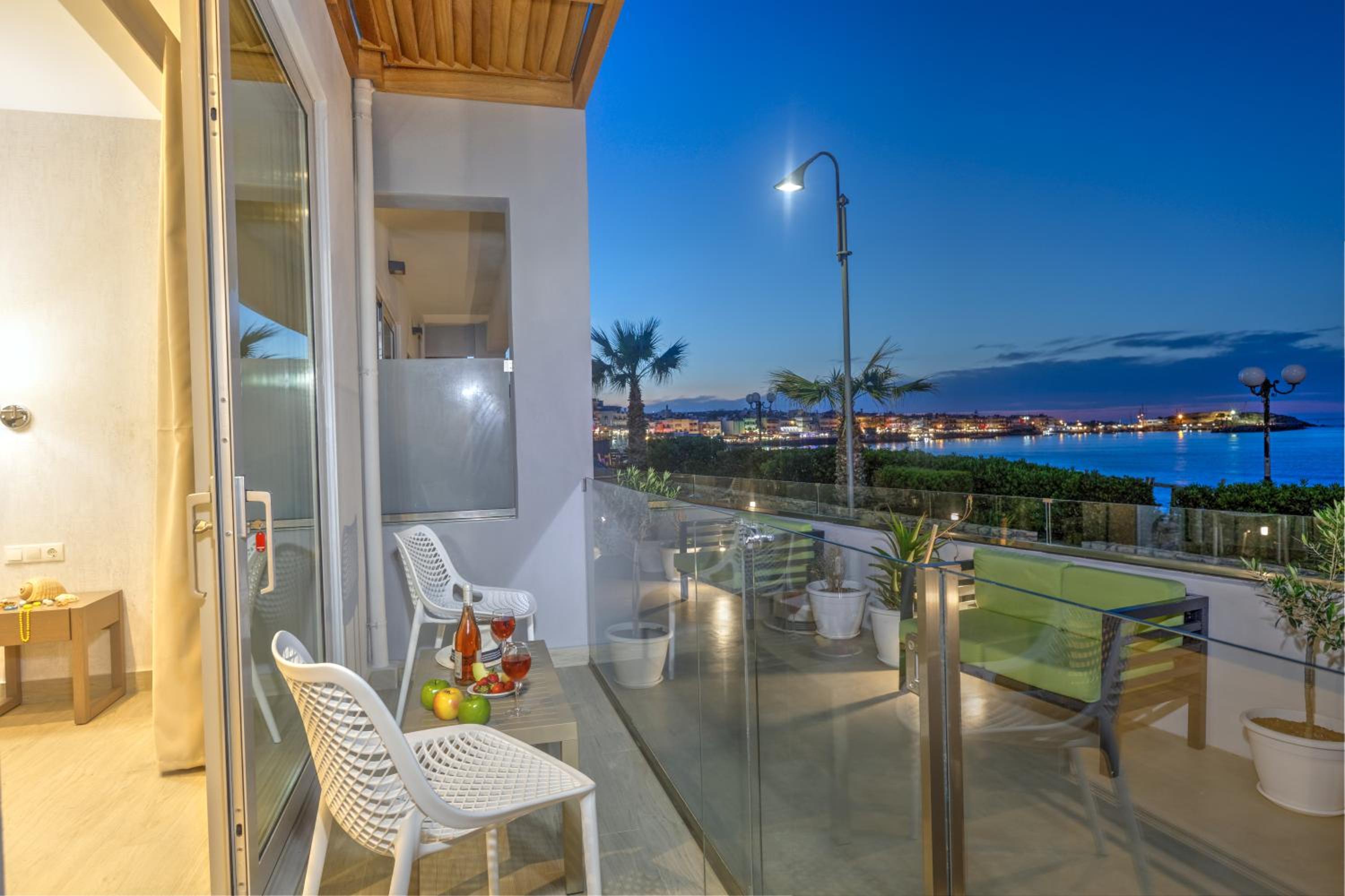 Superior Room with Sea View - Photo 7