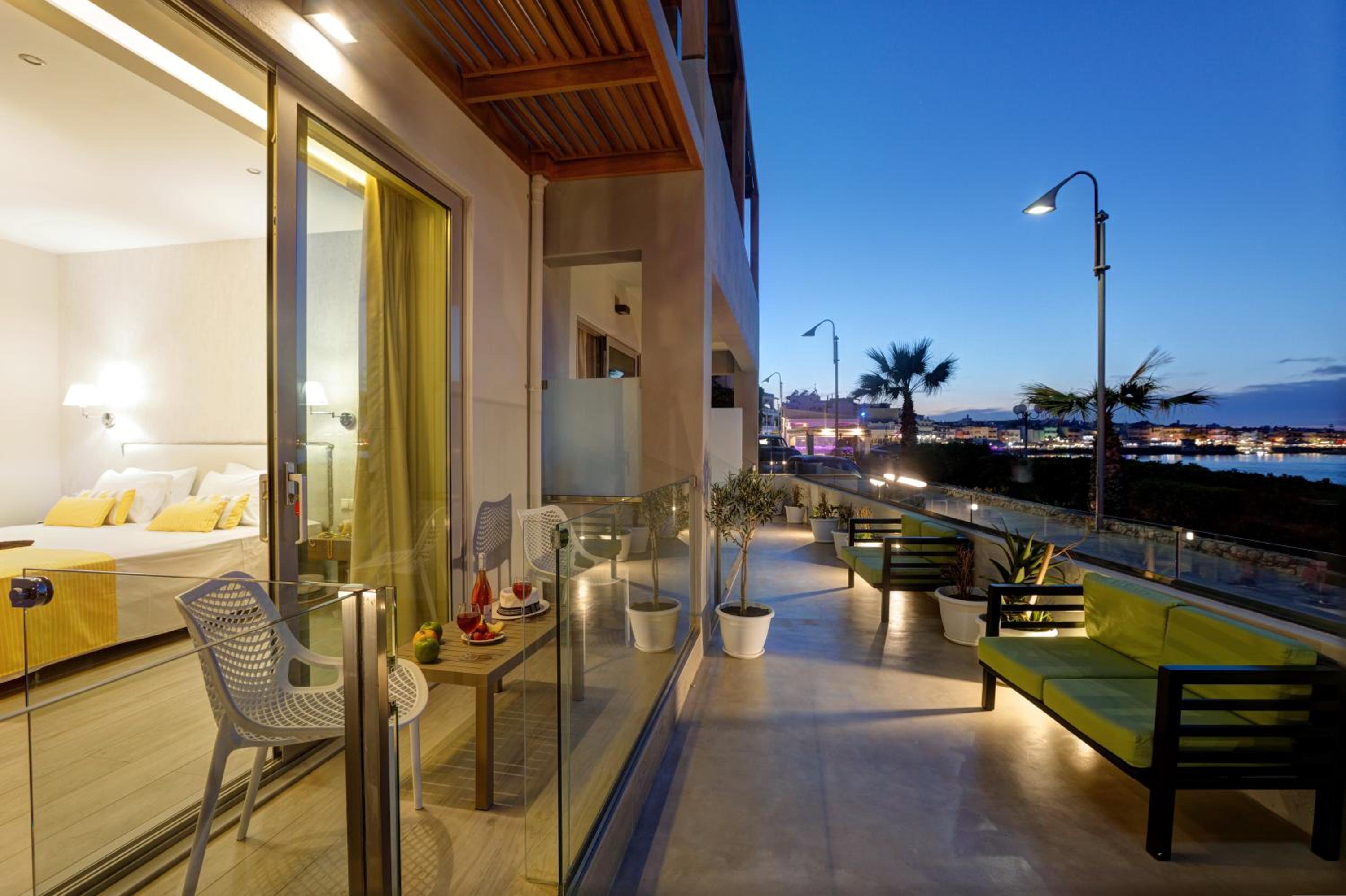 Superior Room with Sea View - Photo 6
