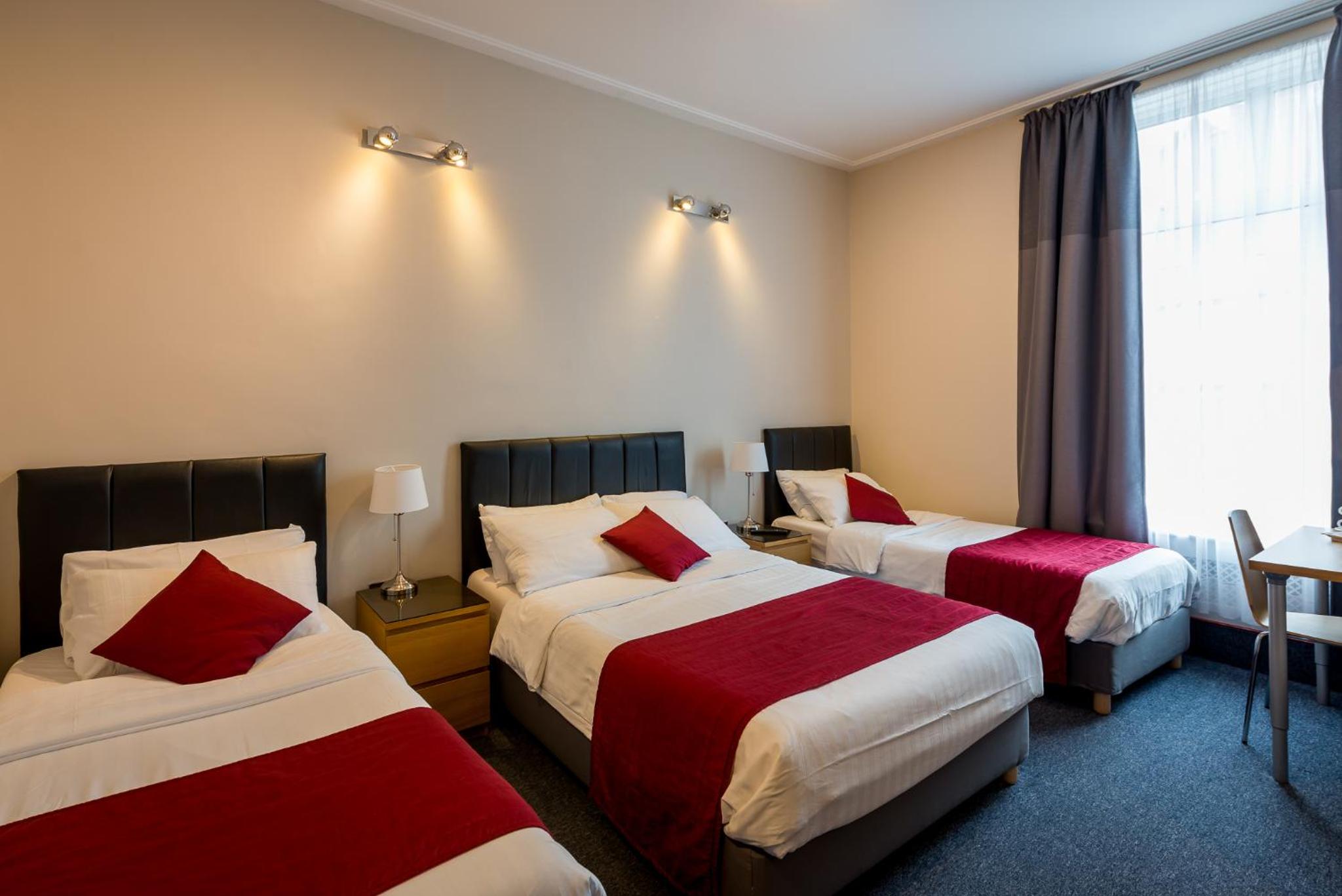 En-Suite Family Room photo 2