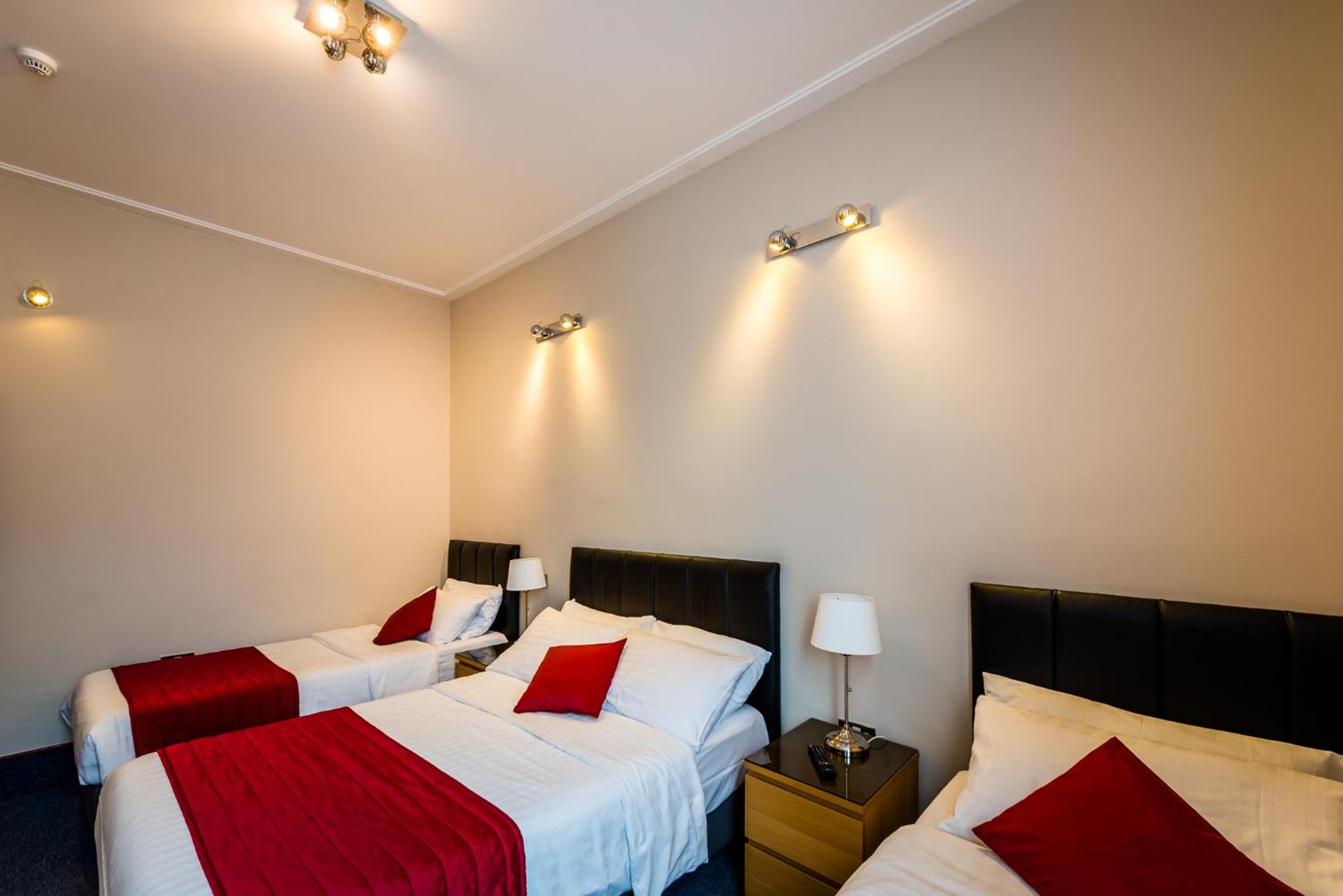 En-Suite Family Room photo 1