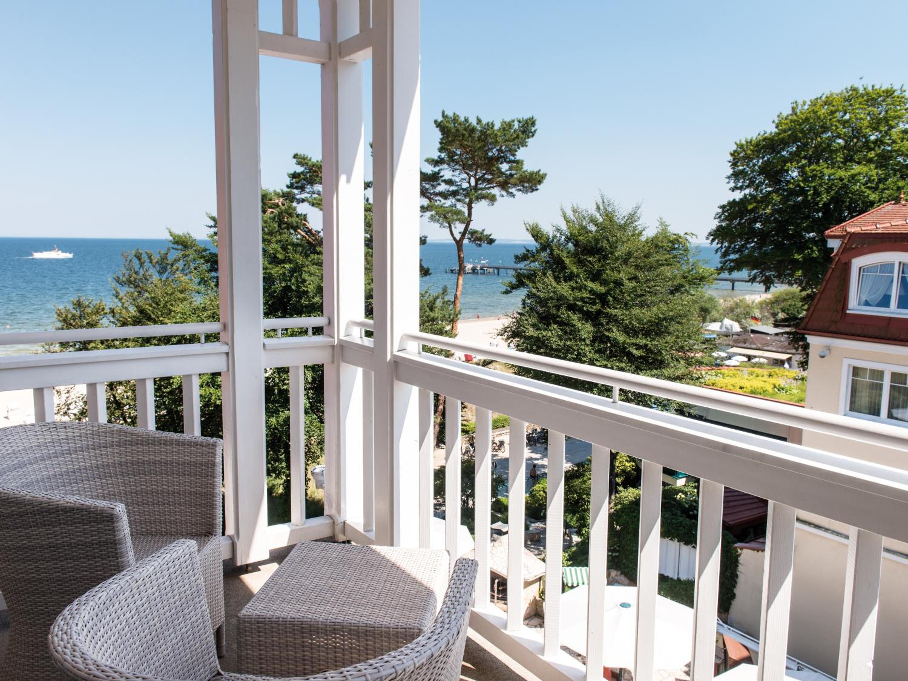 Double Room with Balcony and Side Sea View