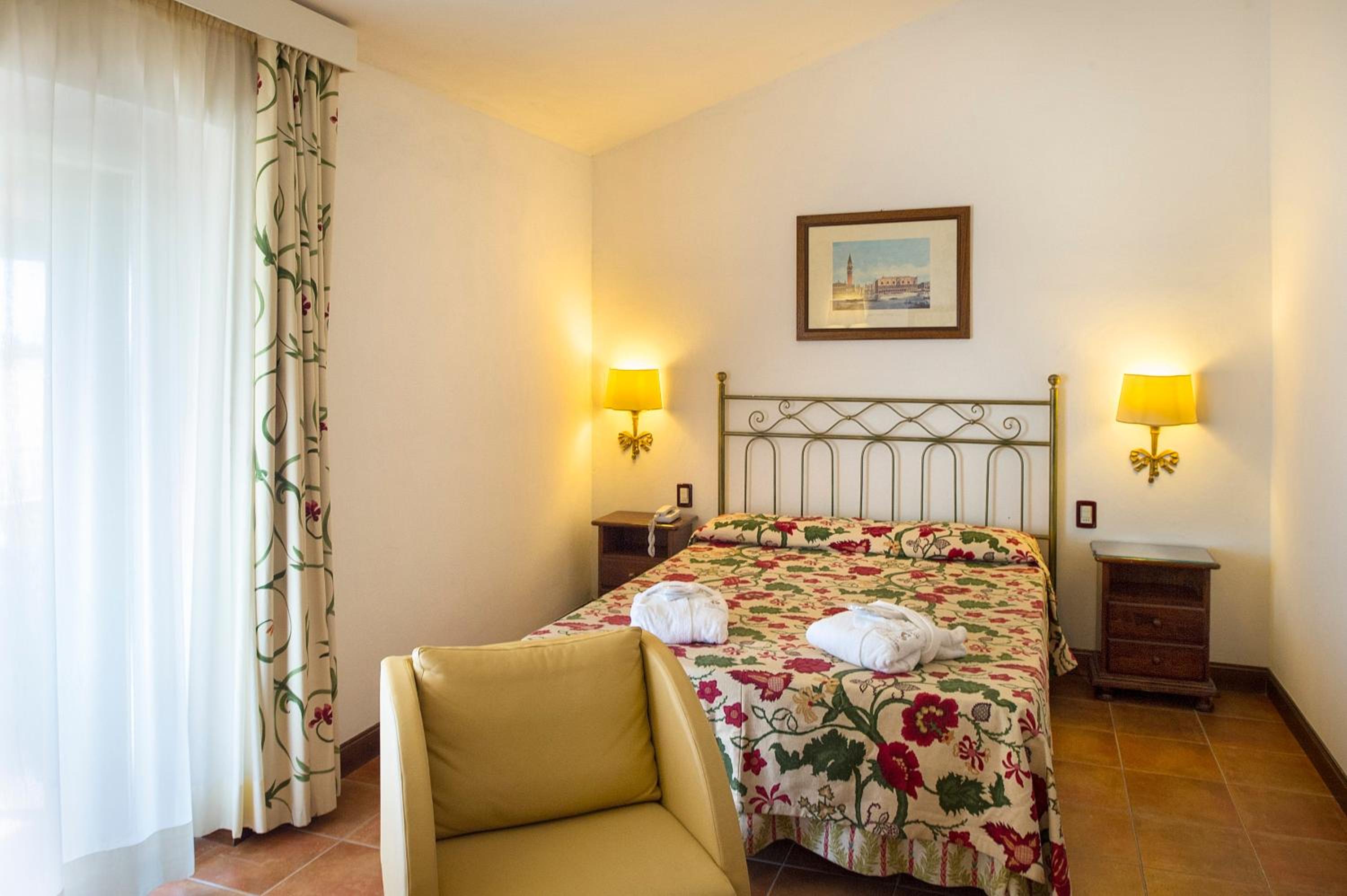 Standard Double or Twin Room - Photo 1