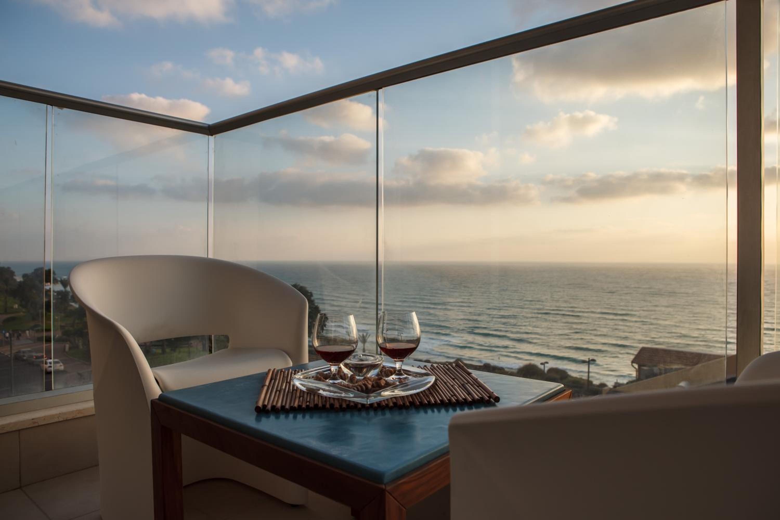 Panoramic Deluxe Double Room with Balcony and Sea View photo 3