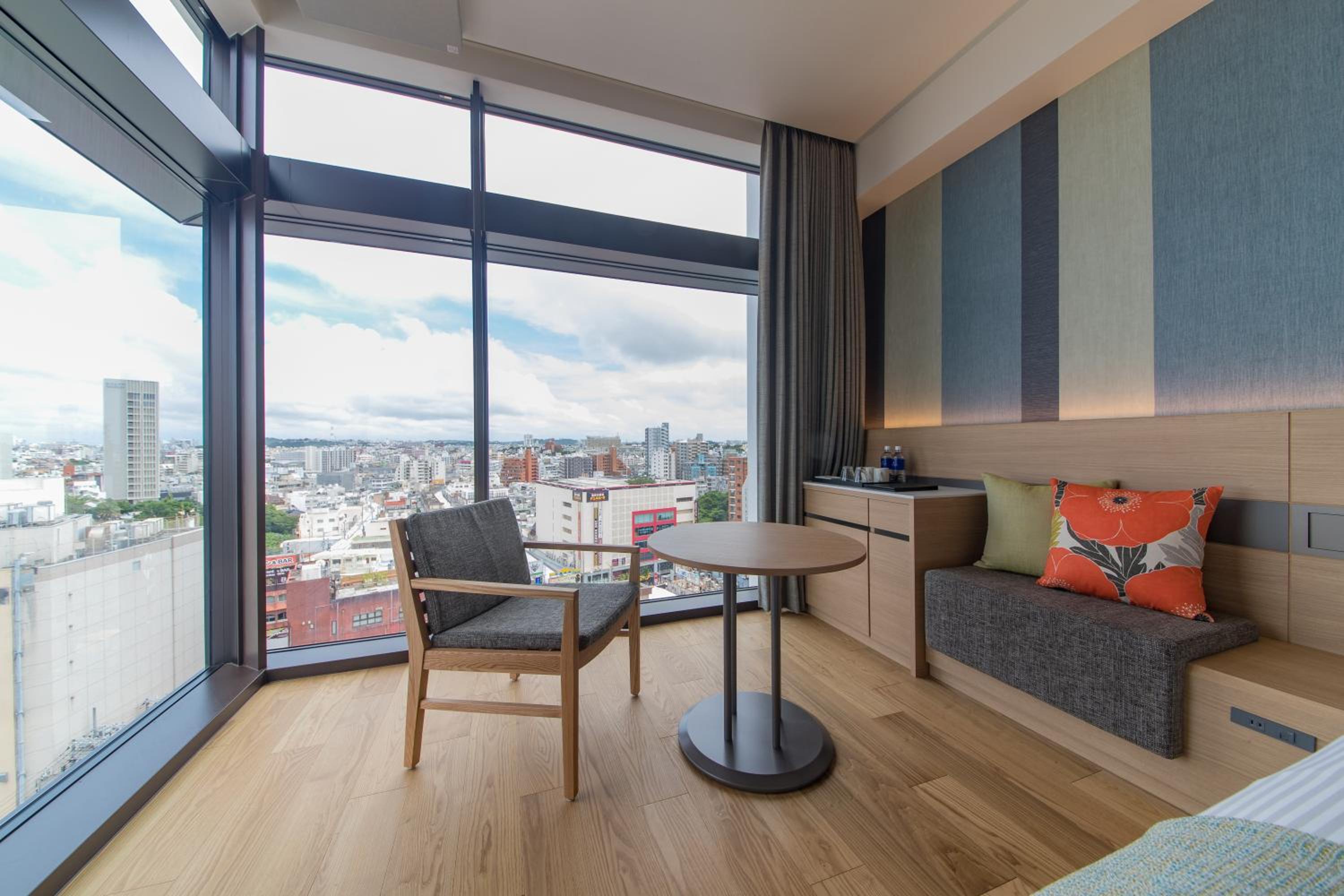Deluxe King Room (1 Adult) photo 2