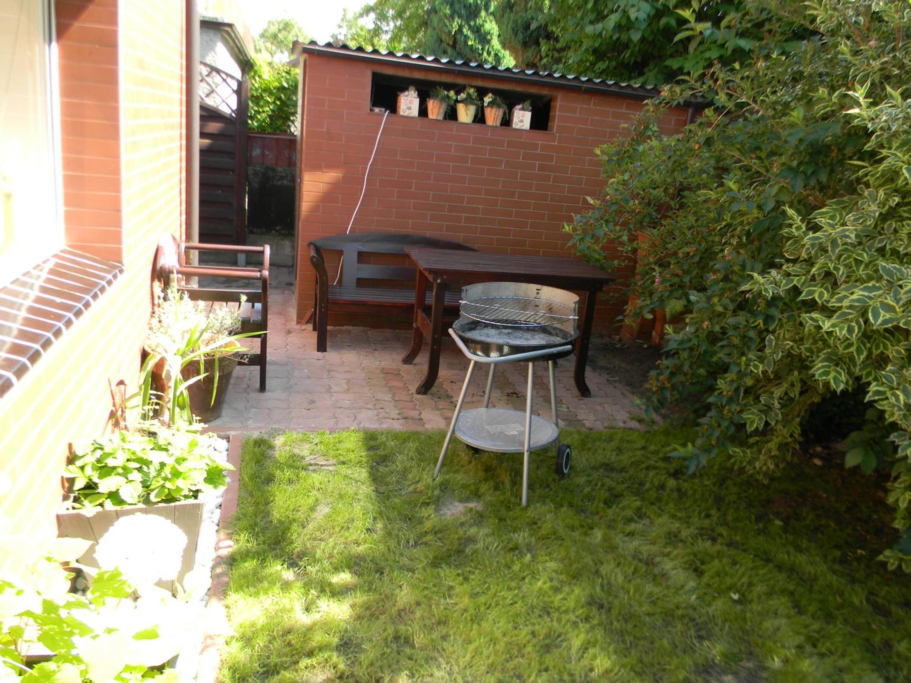 Family Room with Private External Bathroom - Photo 12