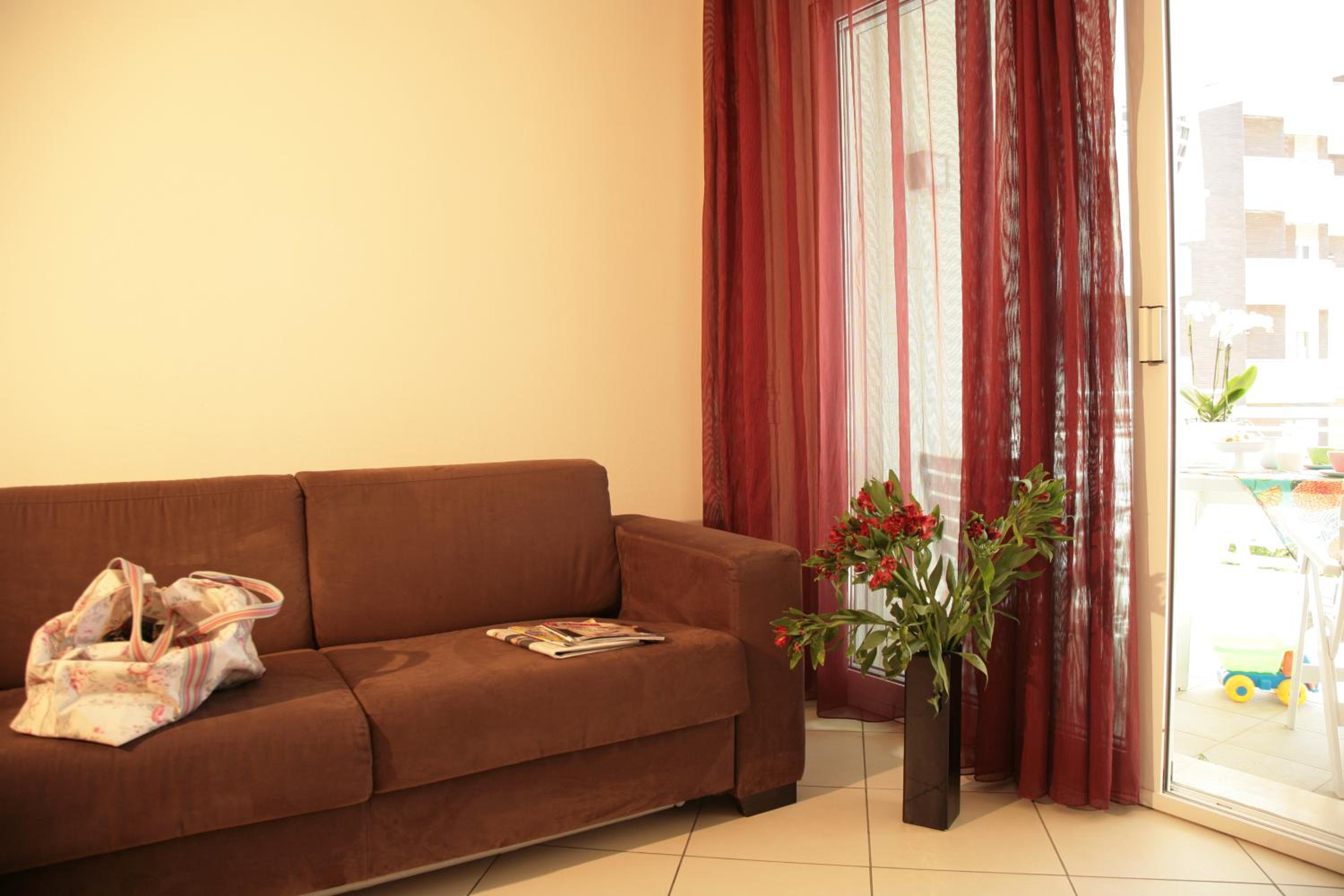 Two-Bedroom Apartment with Garden photo 2